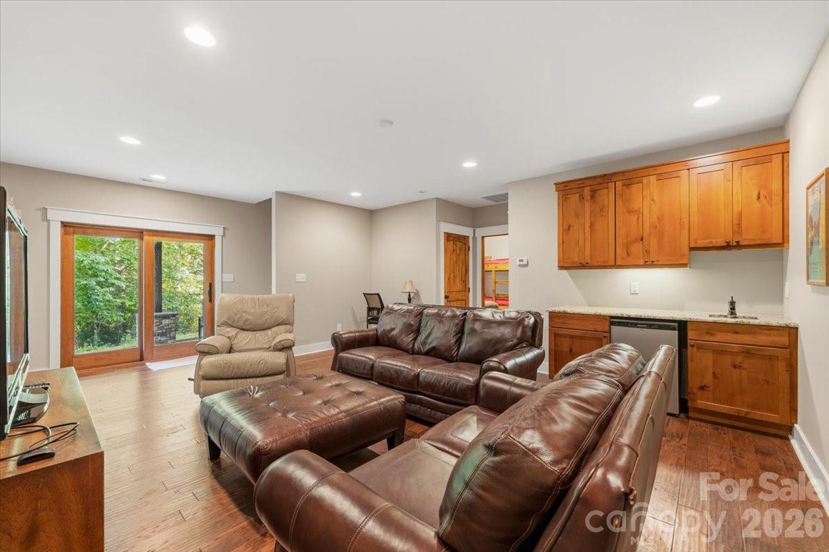 5021 Little Acre Road — Nebo