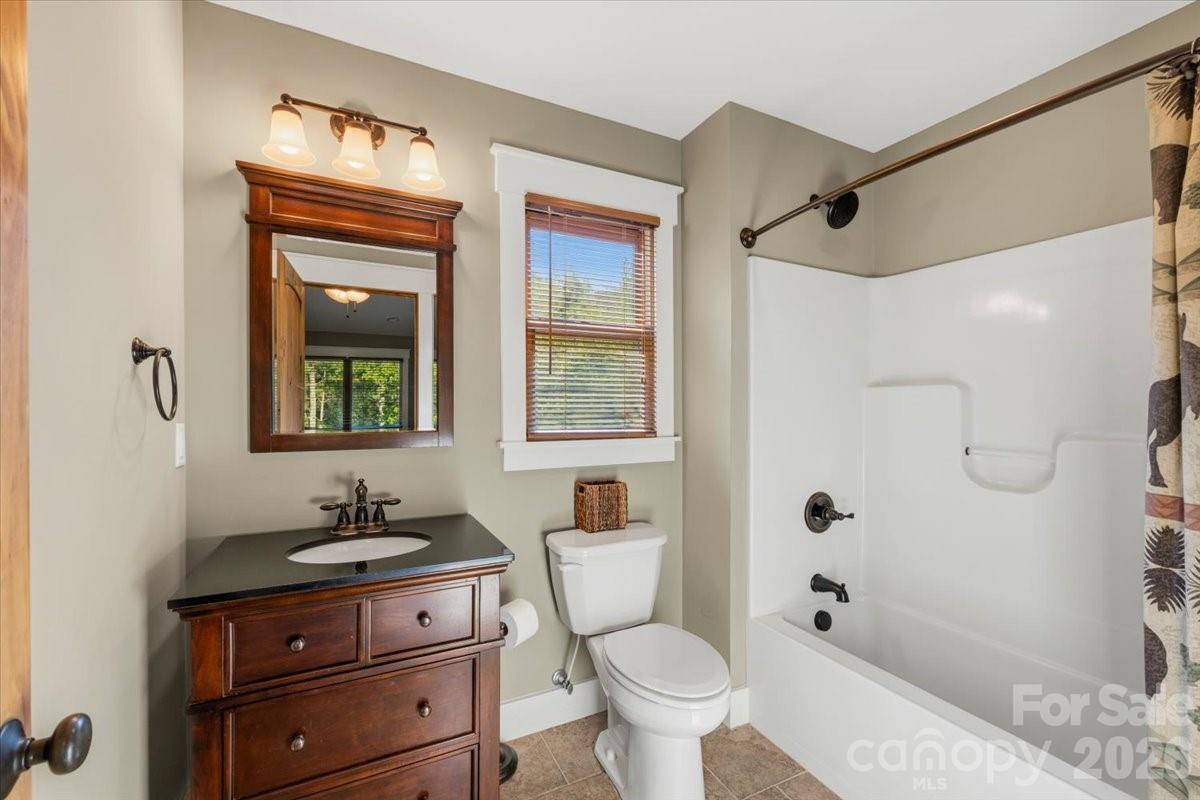 5021 Little Acre Road — Nebo