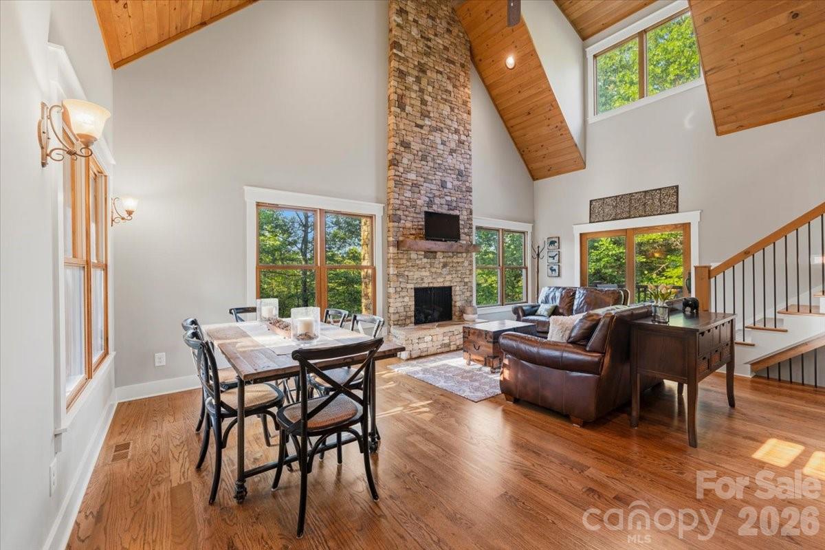 5021 Little Acre Road — Nebo