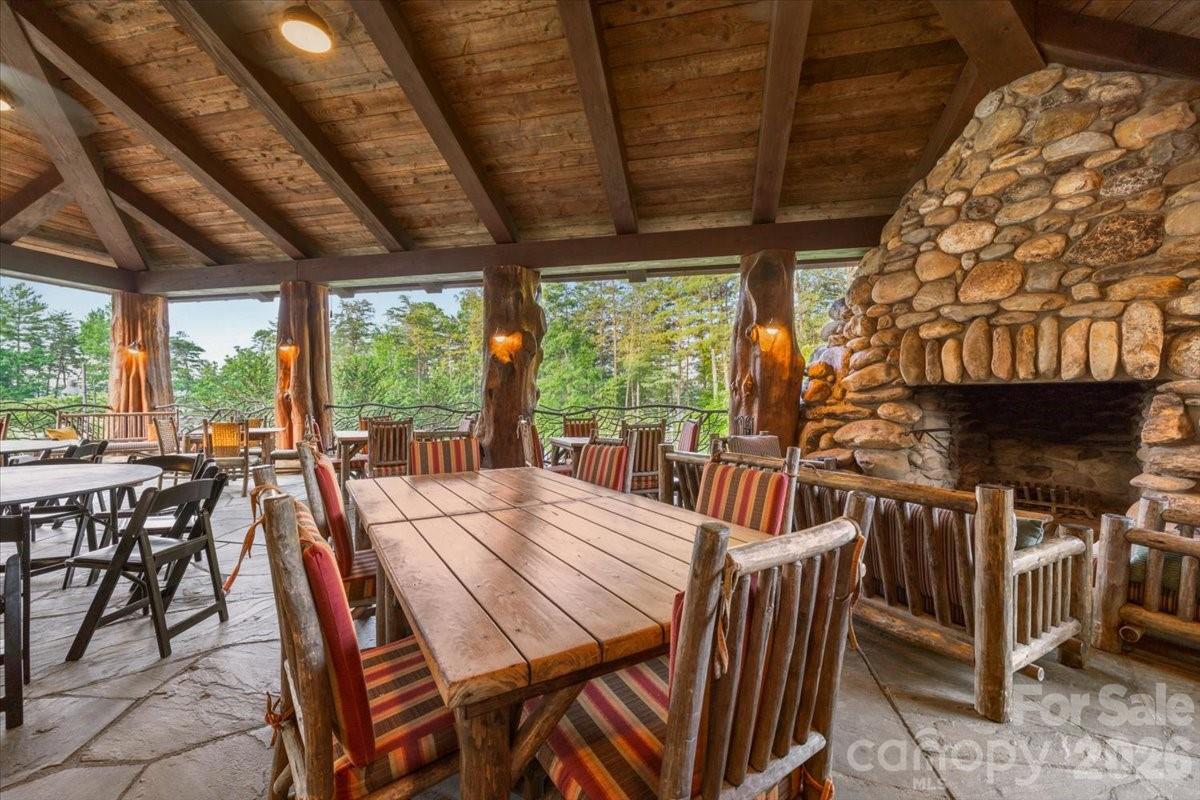 5021 Little Acre Road — Nebo
