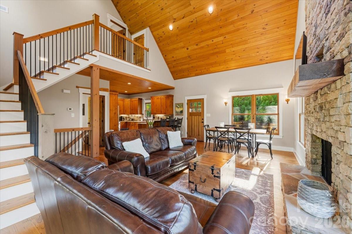 5021 Little Acre Road — Nebo