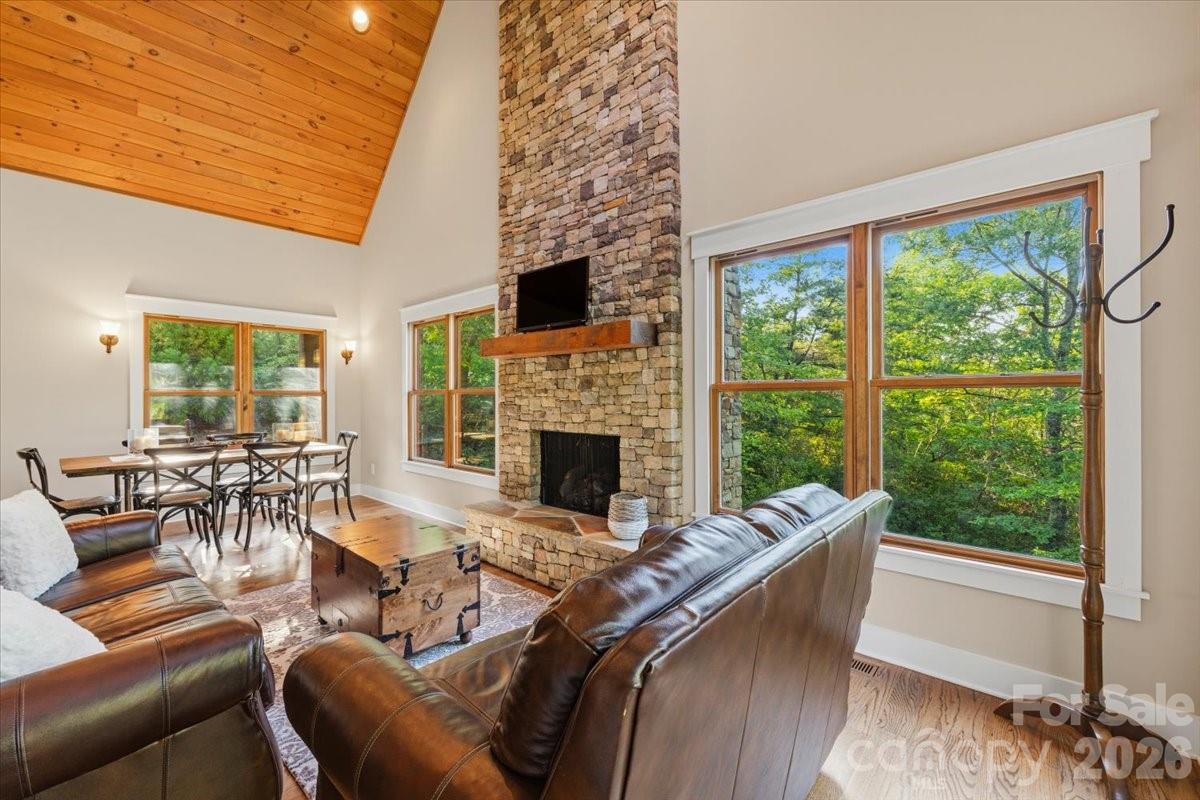 5021 Little Acre Road — Nebo