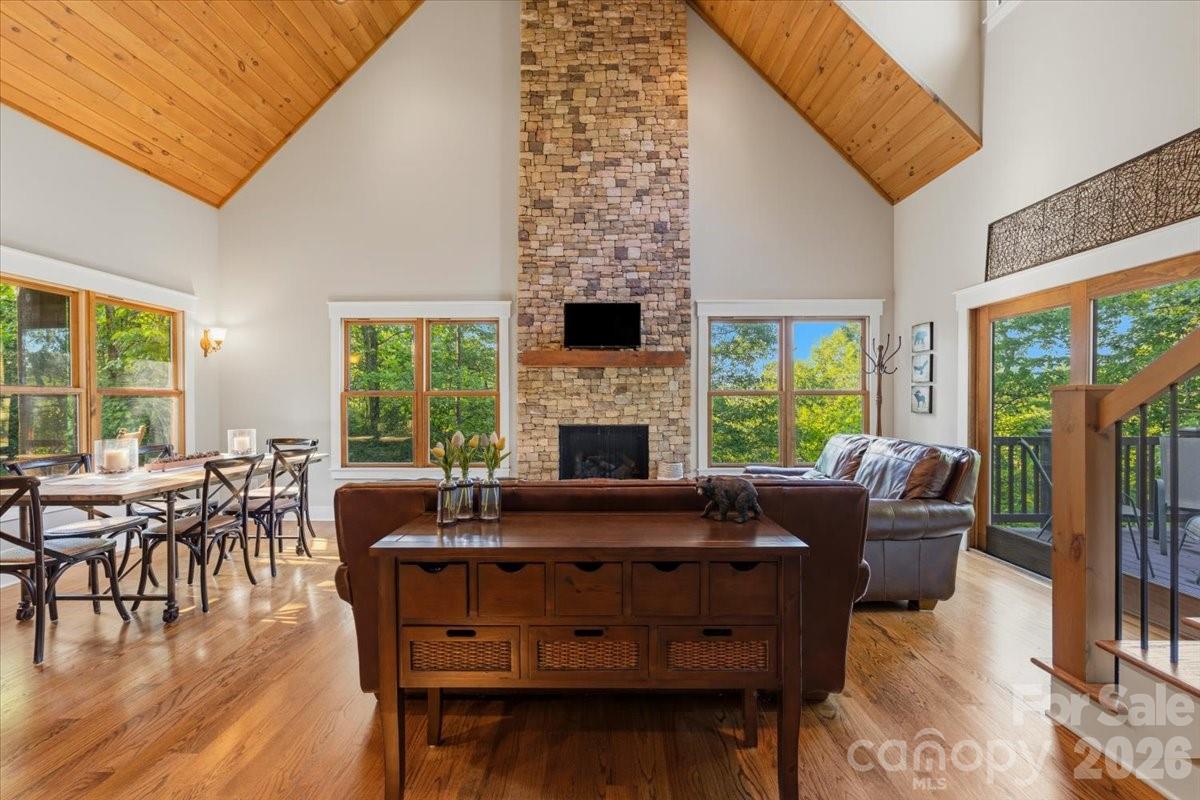 5021 Little Acre Road — Nebo