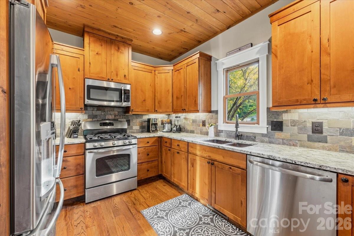 5021 Little Acre Road — Nebo