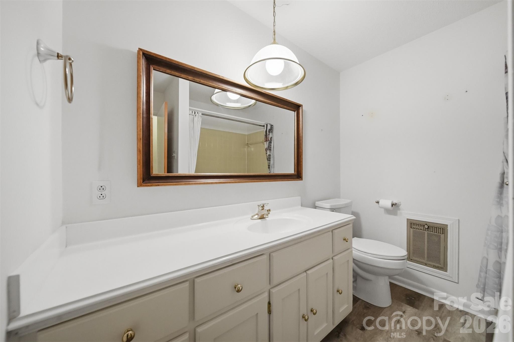 466 Shiloh Church Road — Hickory