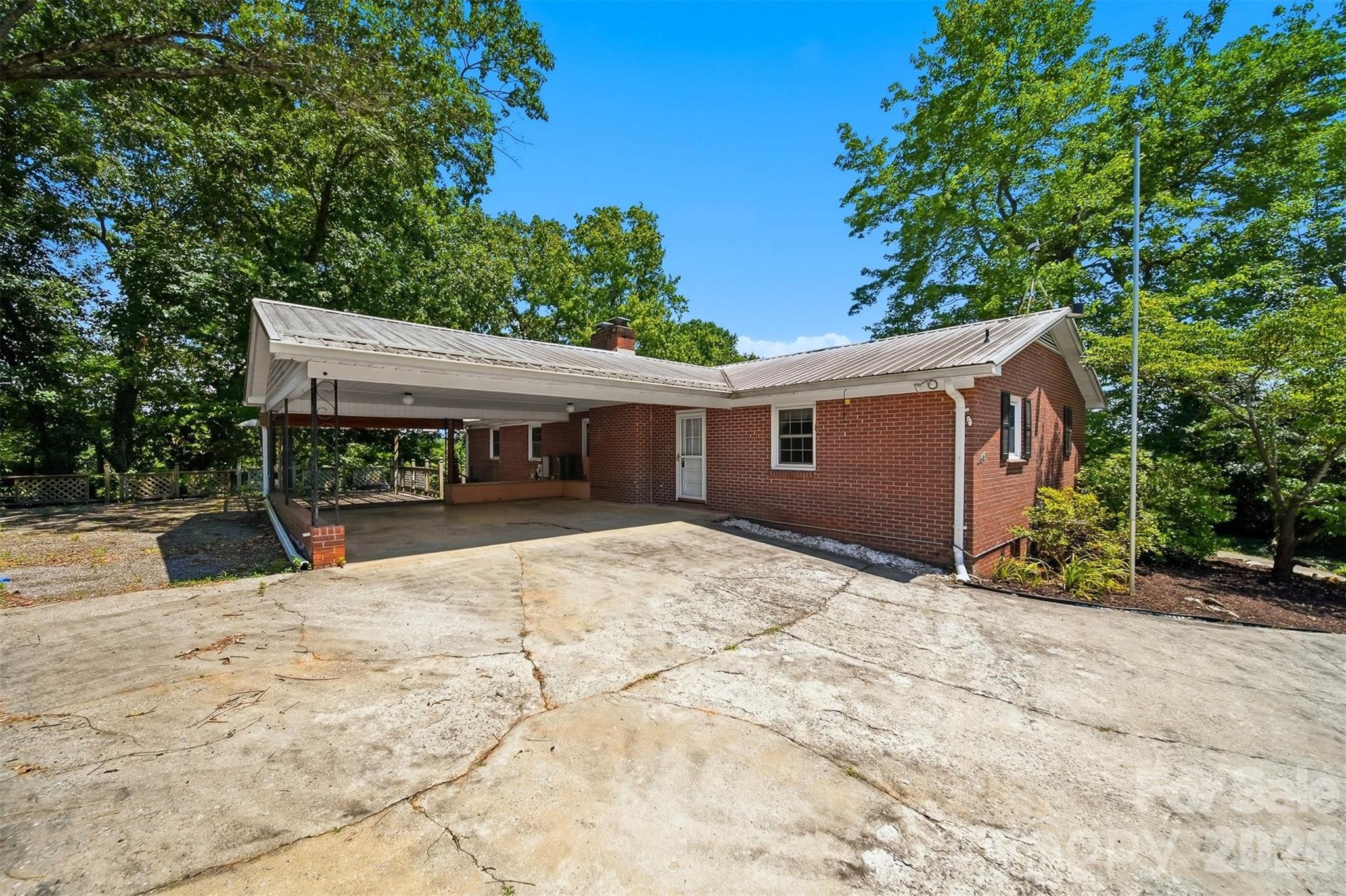 466 Shiloh Church Road — Hickory