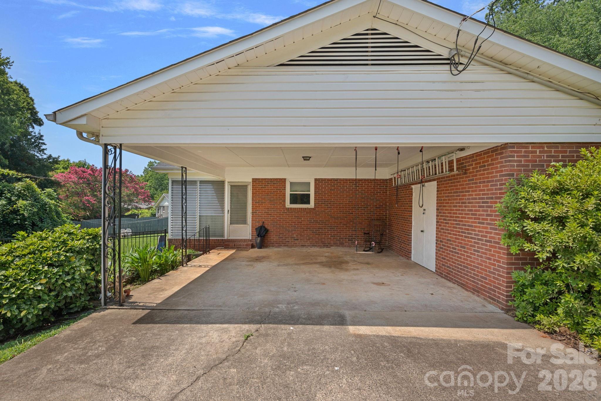 1600 Woodberry Road — Charlotte