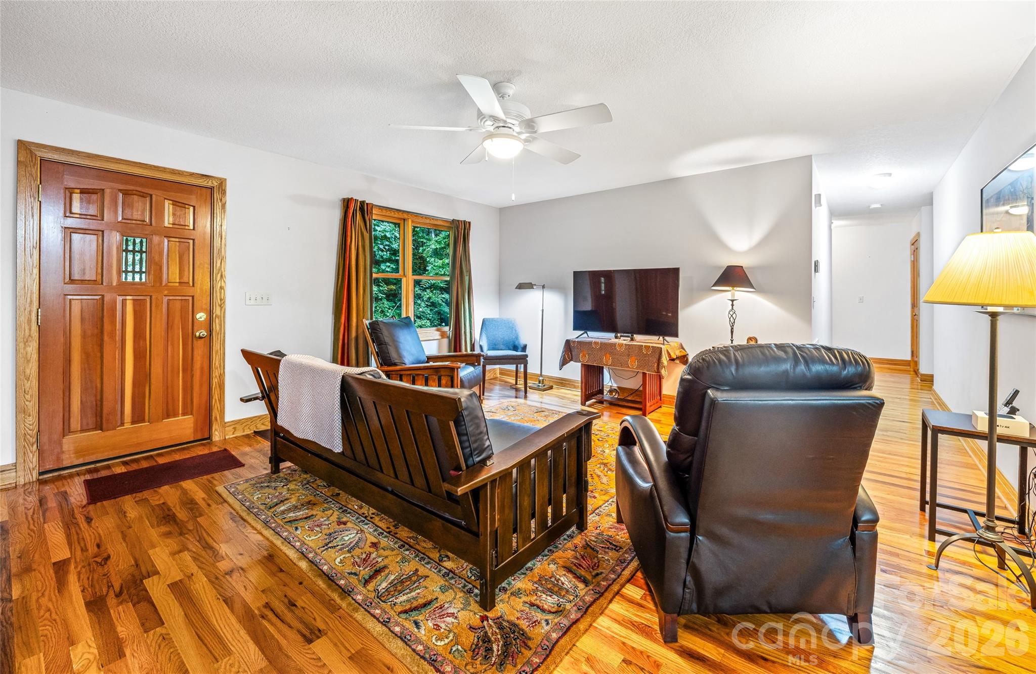 464 Governors View Road — Asheville