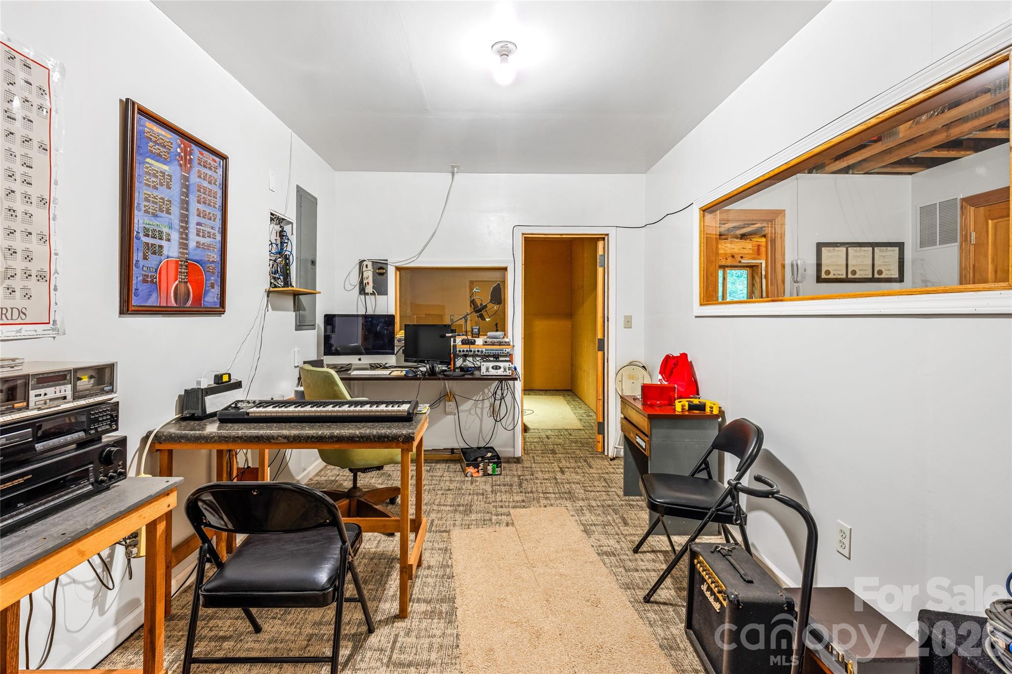 464 Governors View Road — Asheville