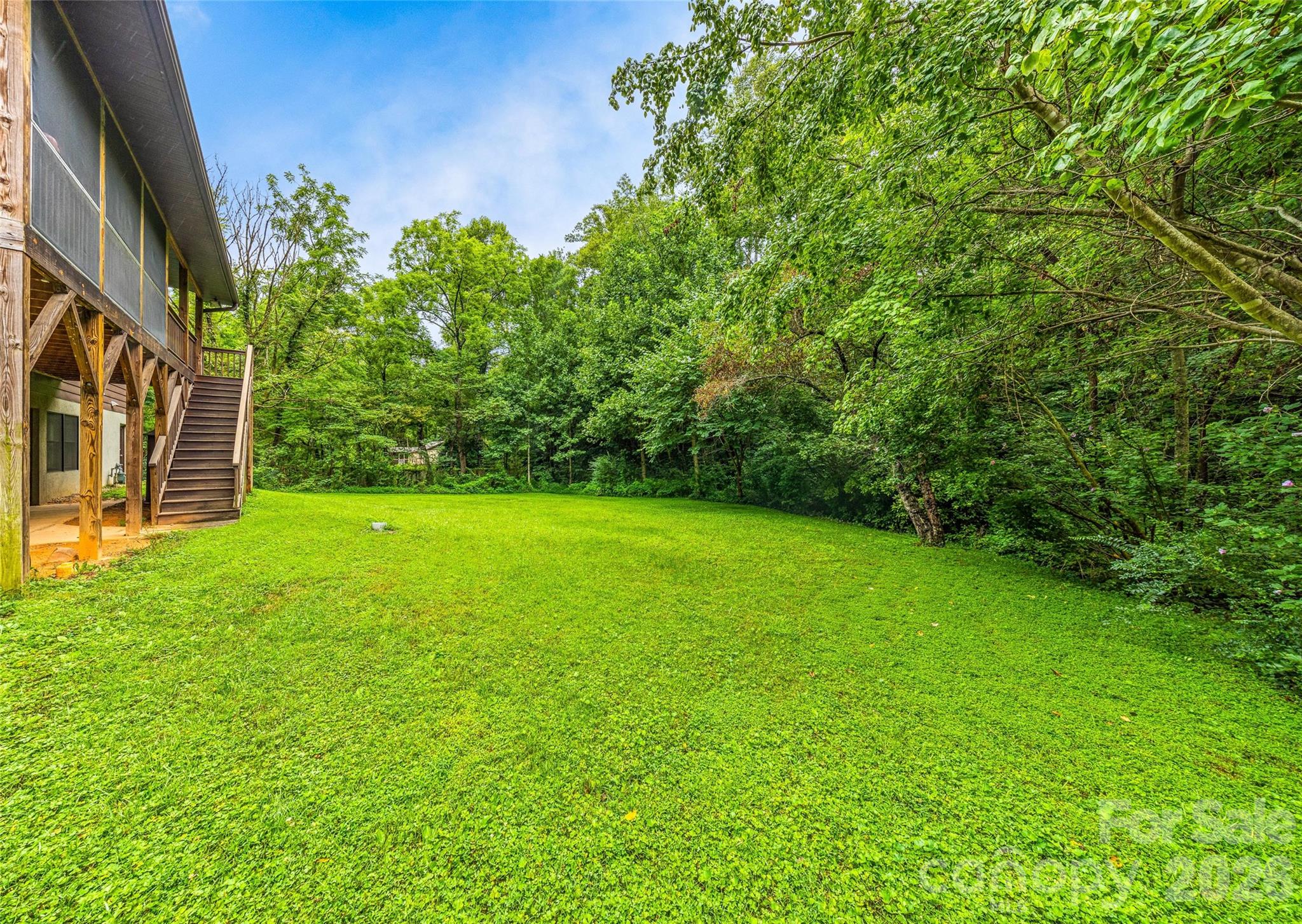464 Governors View Road — Asheville