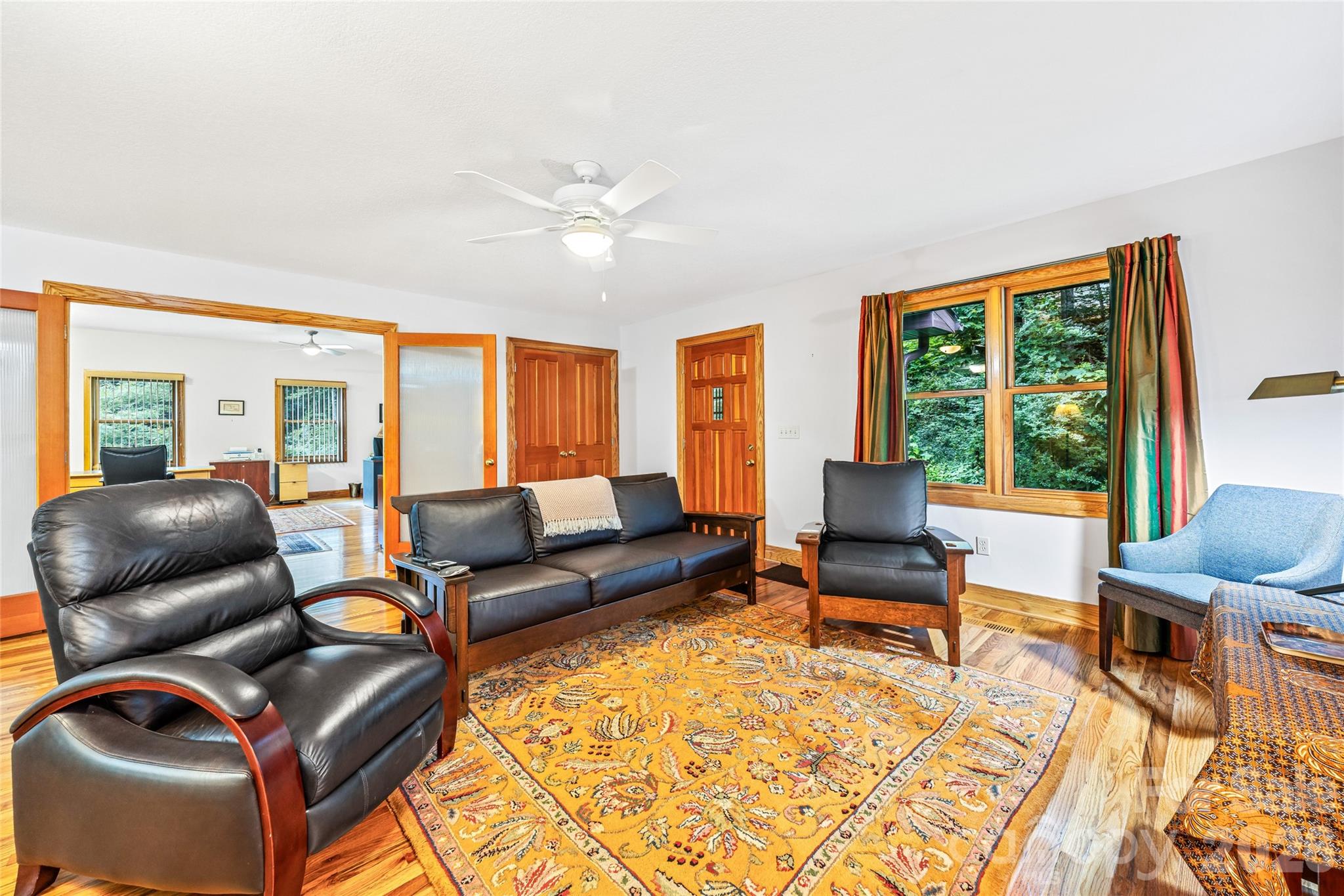 464 Governors View Road — Asheville
