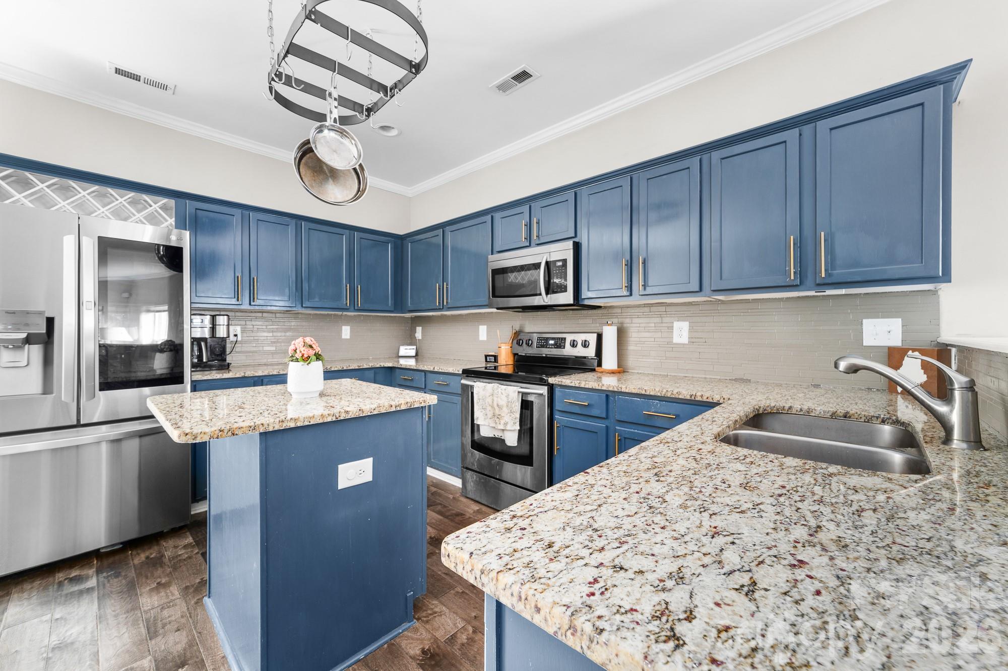 1525 Ladora Drive — Charlotte