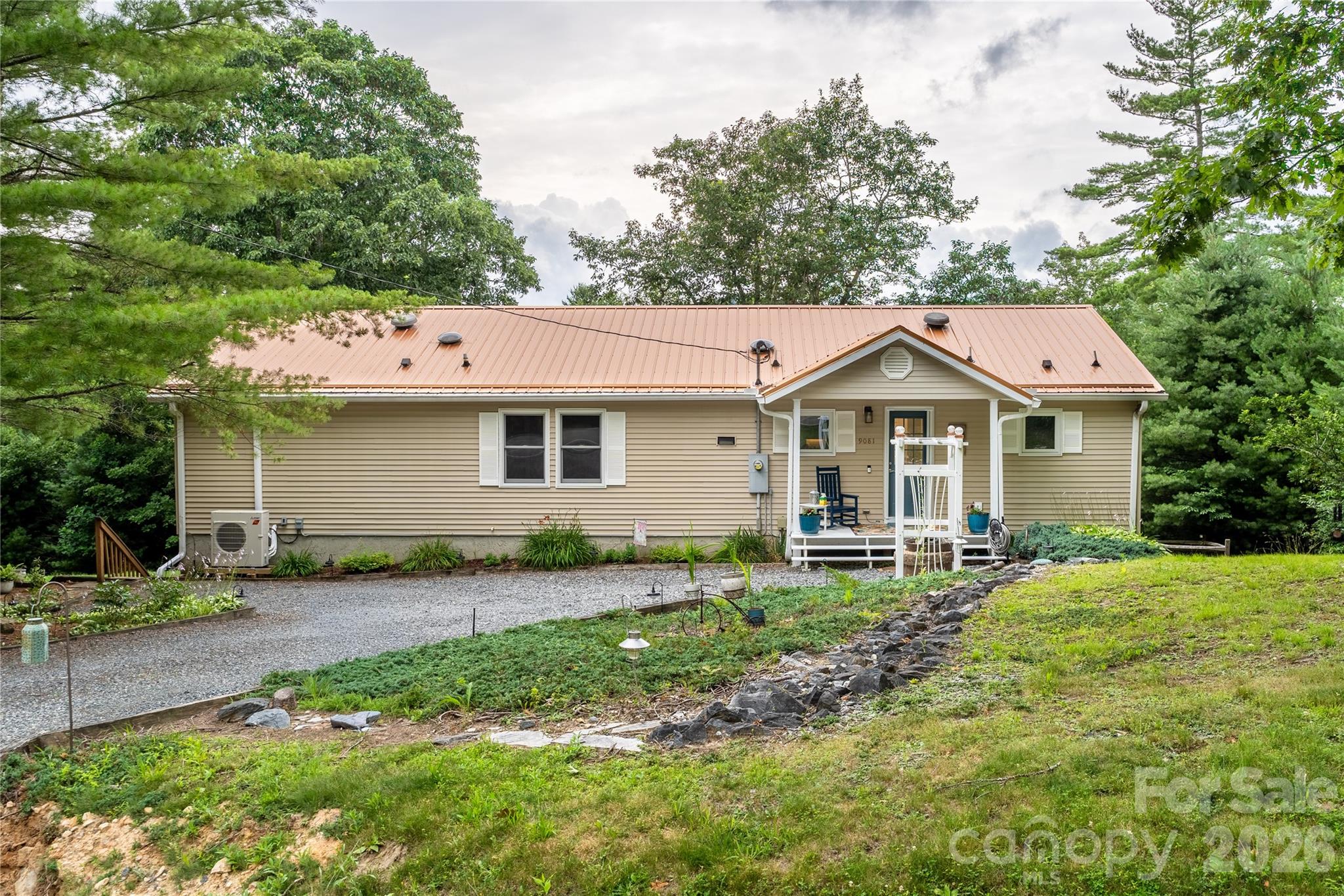 9081 Pittmans Gap Road — Newland