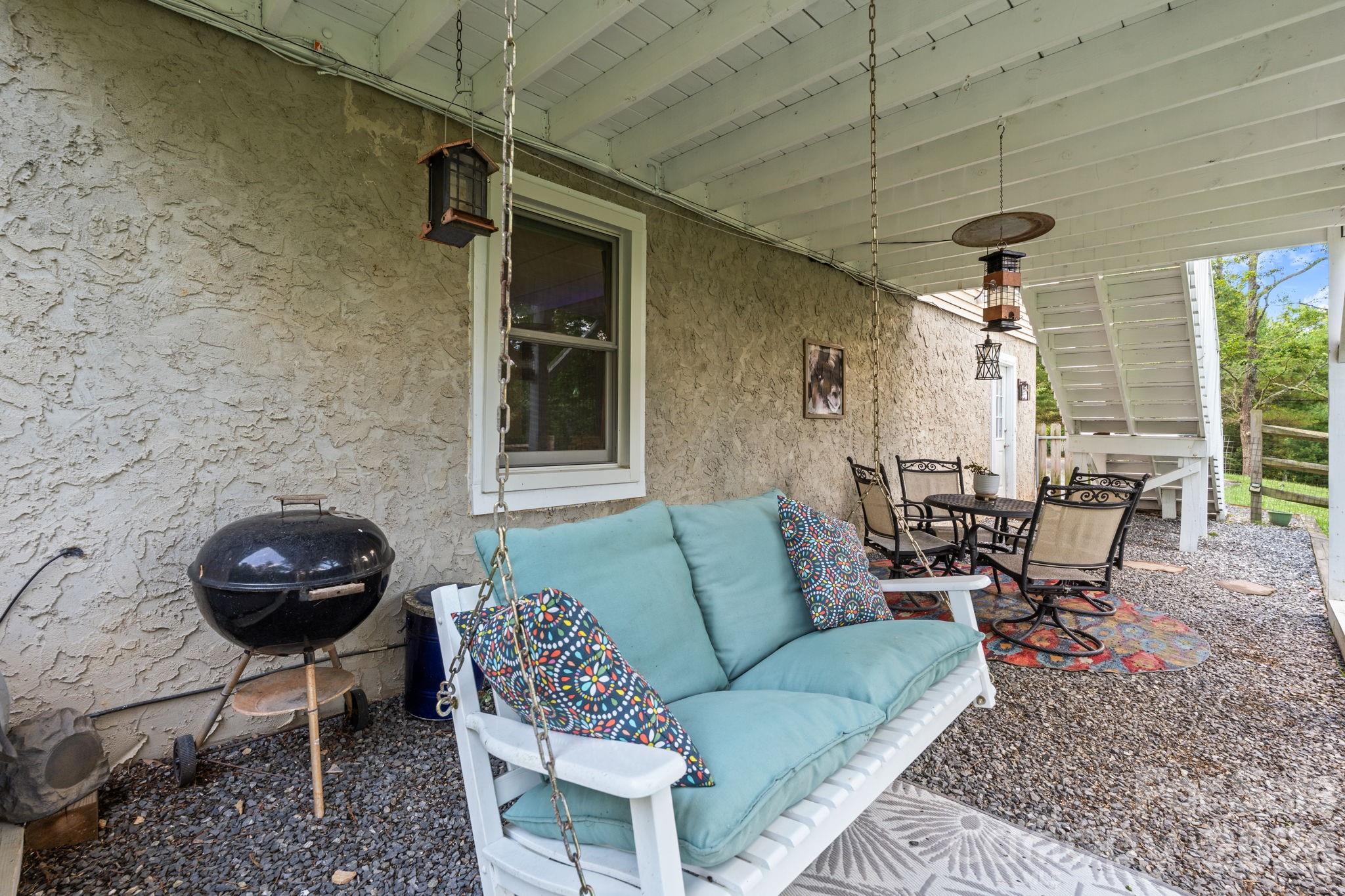 9081 Pittmans Gap Road — Newland