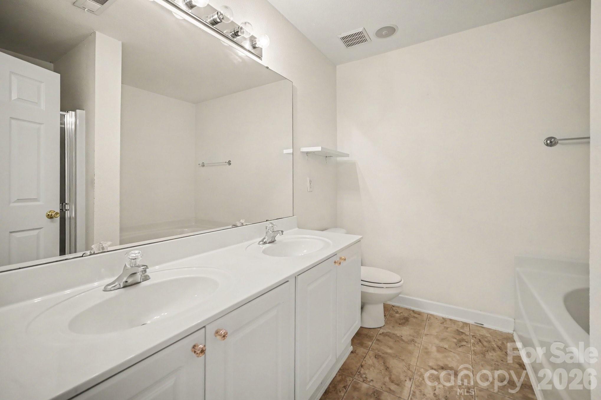 5604 Santeelah Court — Charlotte