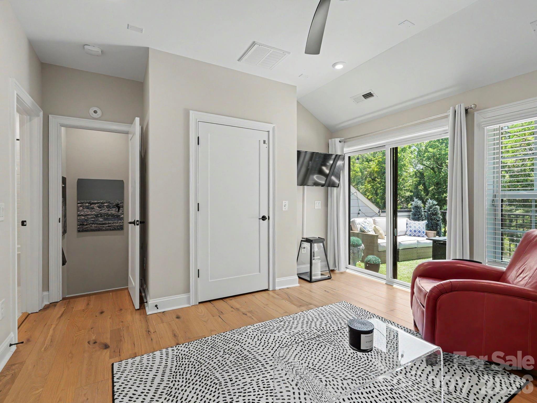 2523 Deacon Avenue — Charlotte