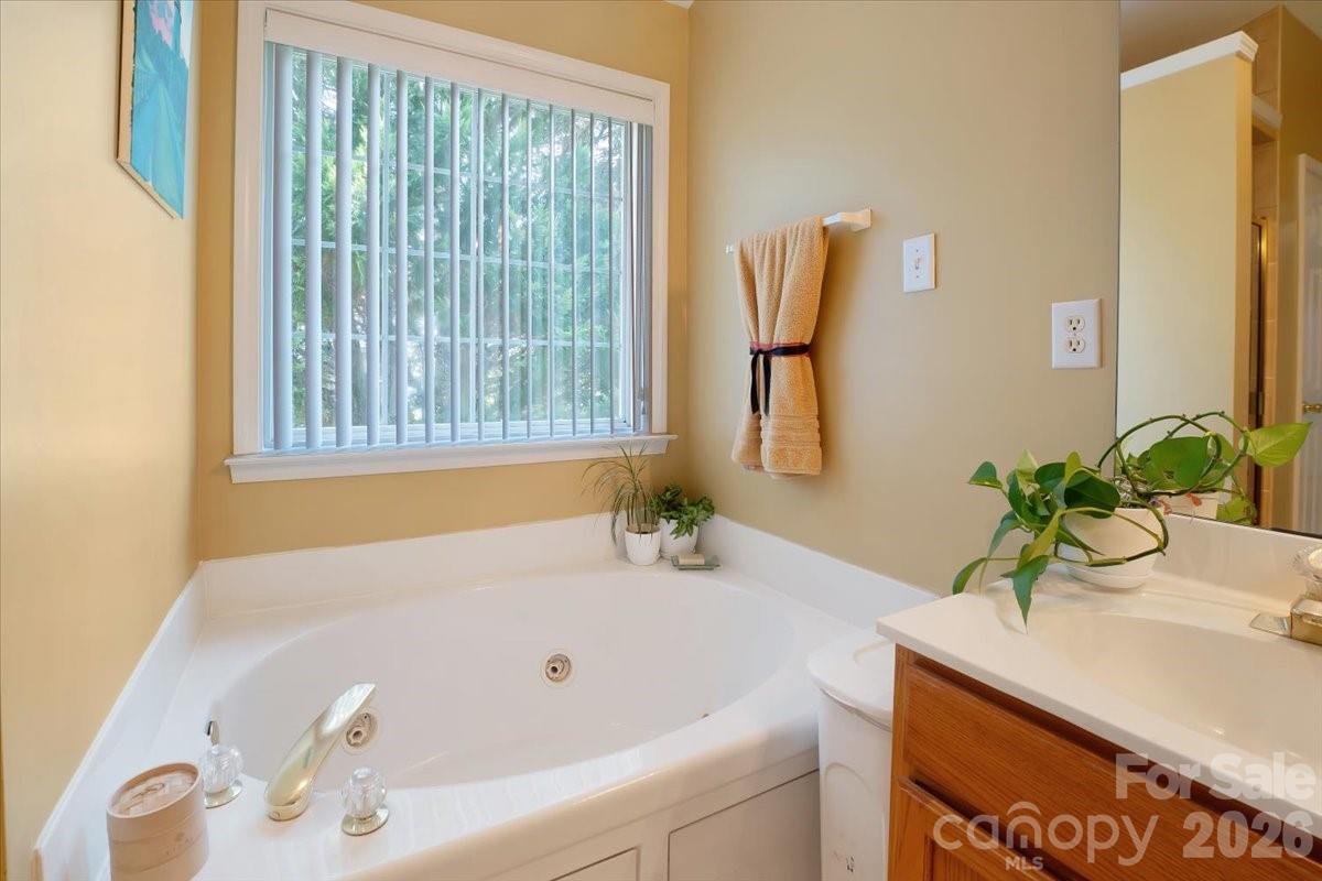 11932 Fox Glen Road — Charlotte