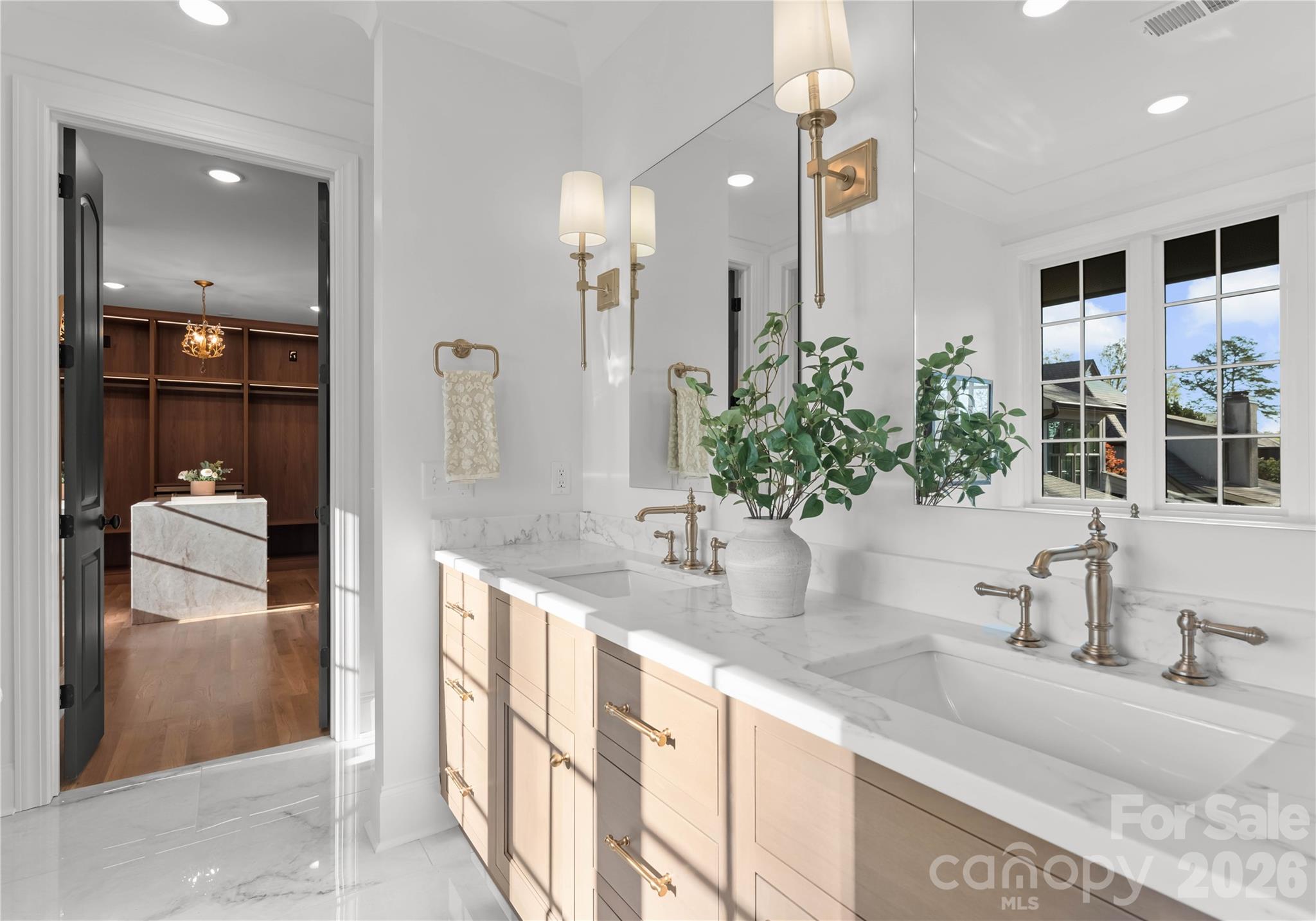 154 N Canterbury Road — Charlotte