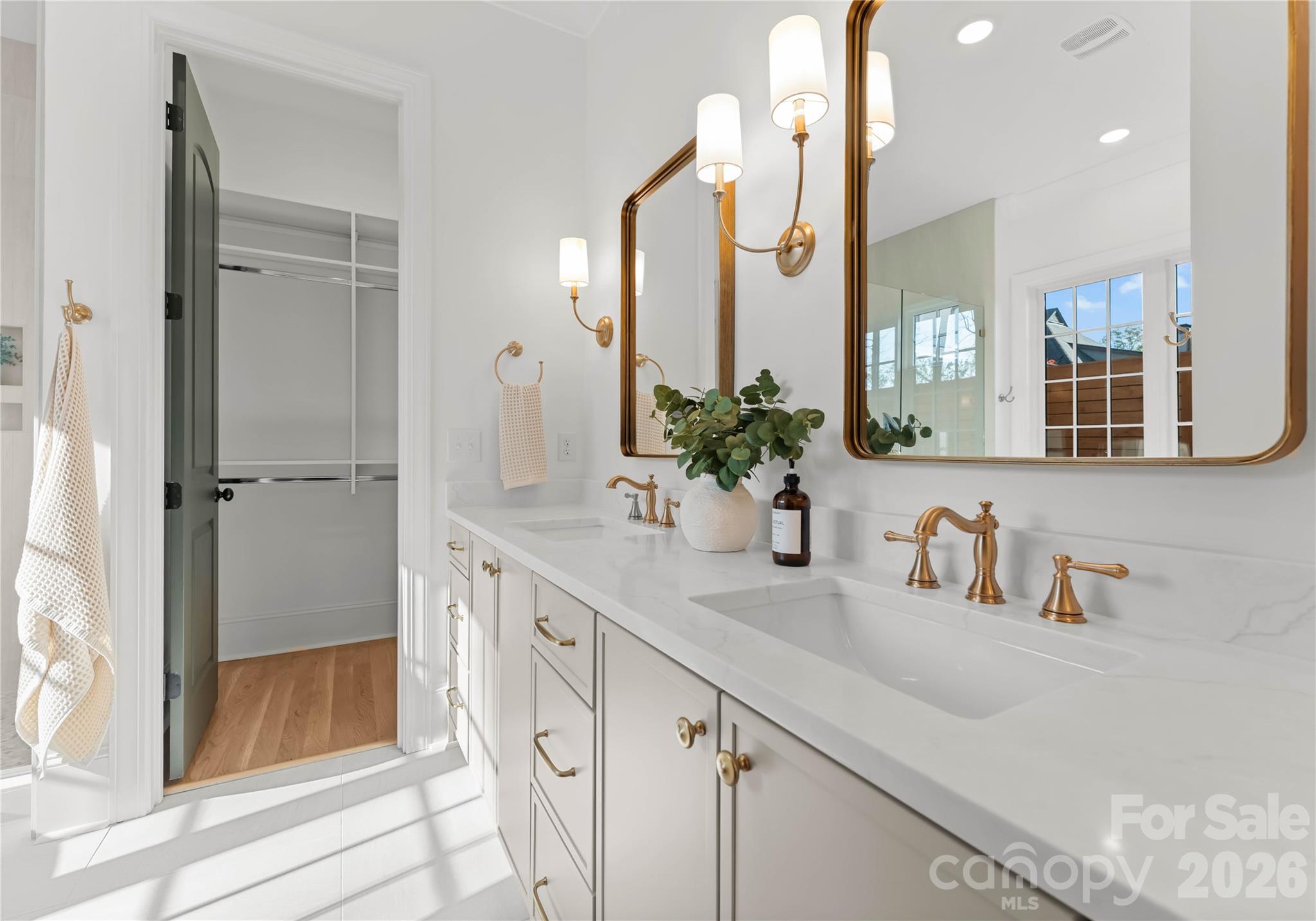 154 N Canterbury Road — Charlotte