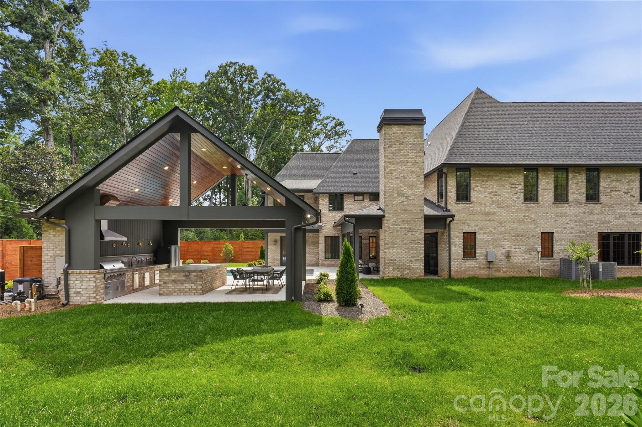 154 N Canterbury Road — Charlotte