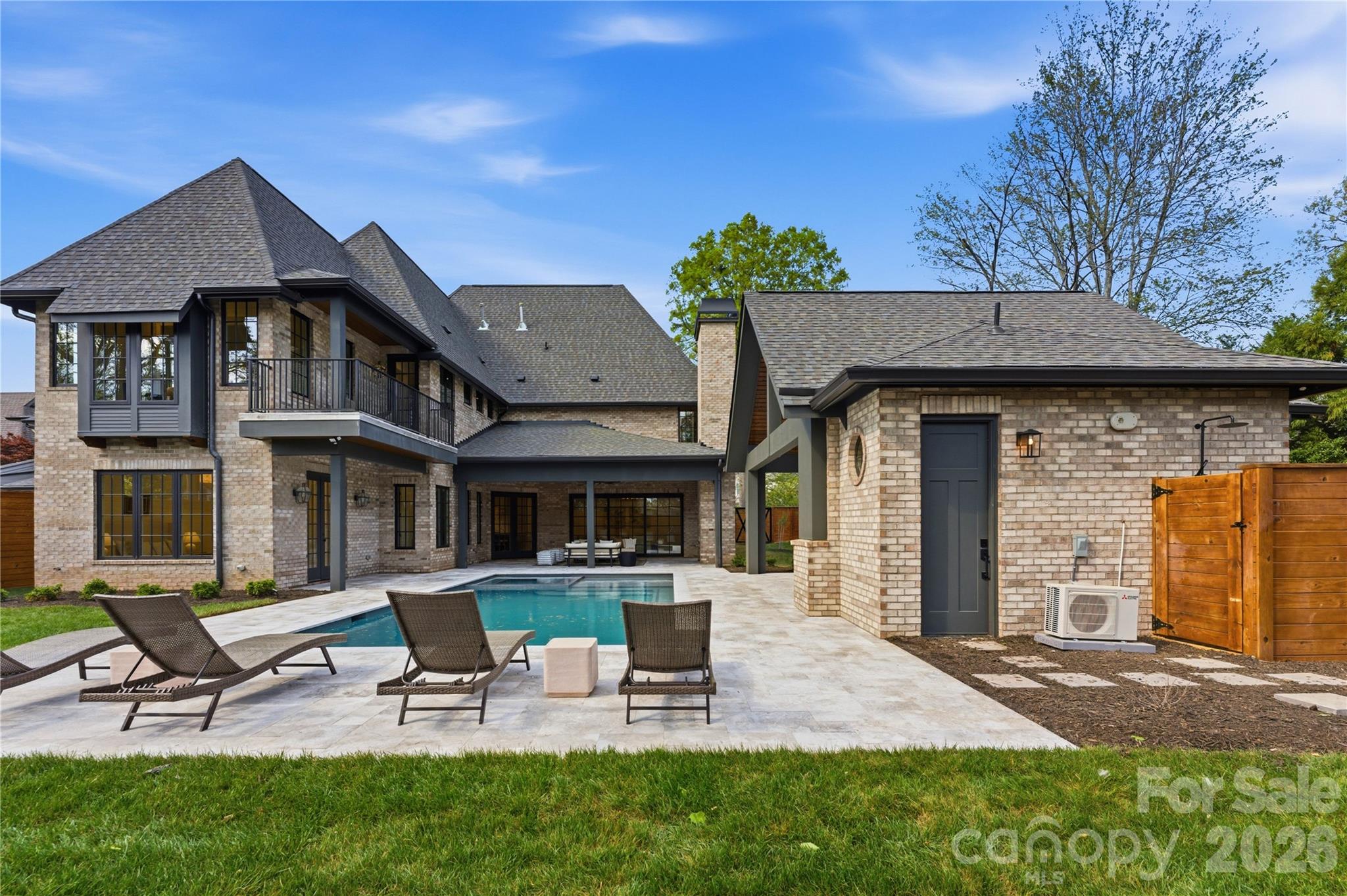 154 N Canterbury Road — Charlotte
