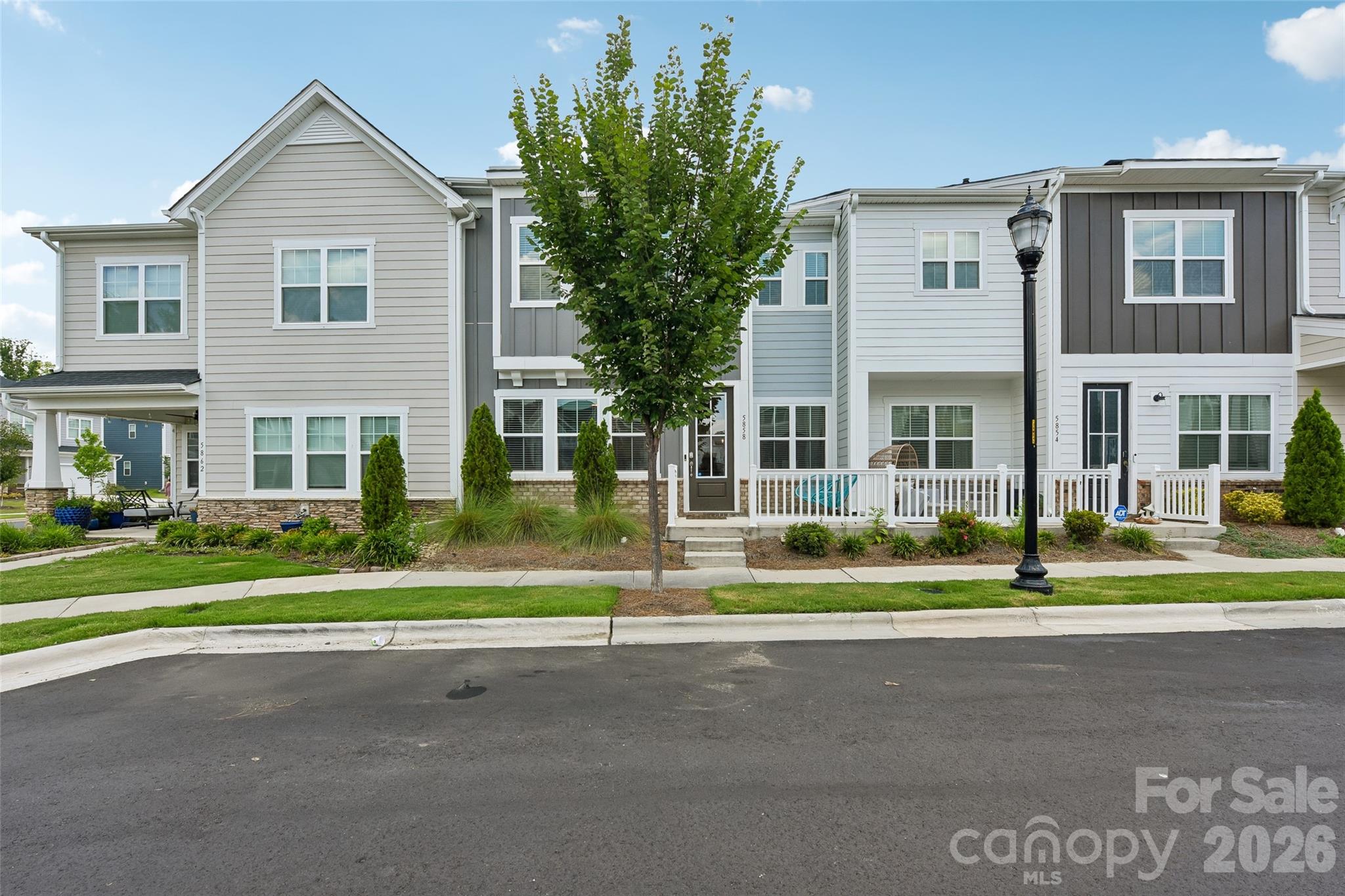 5858 Strathmore Court — Charlotte