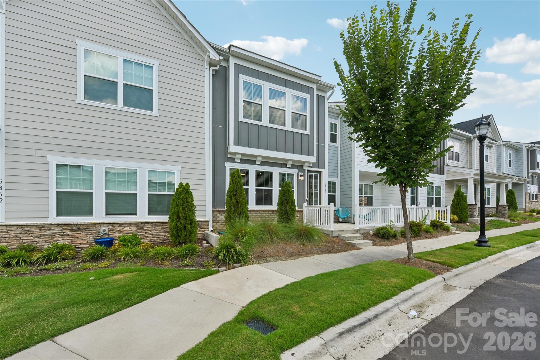 5858 Strathmore Court — Charlotte