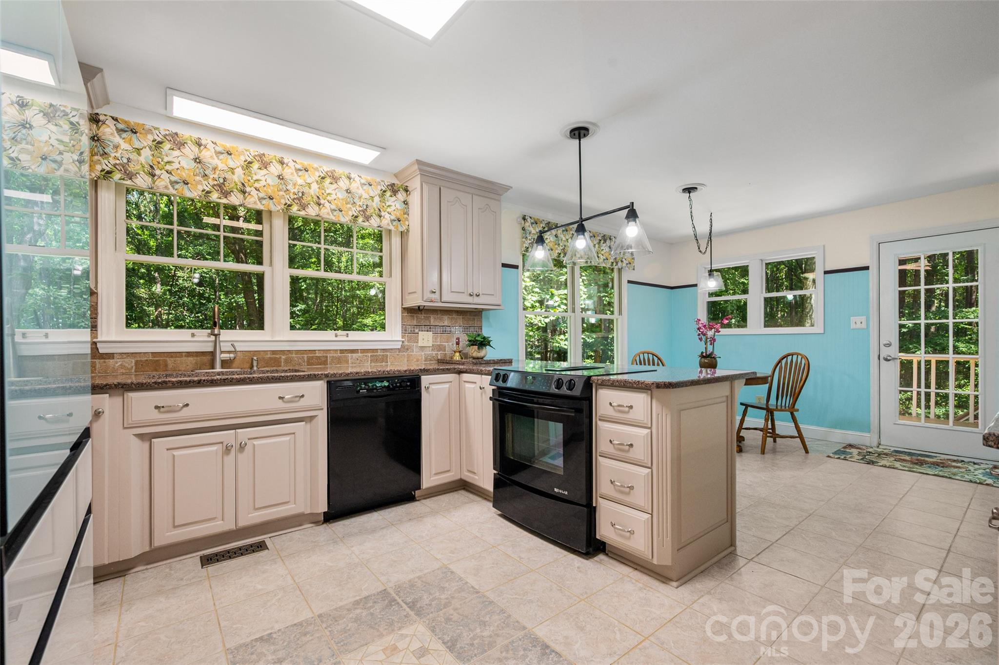 909 Woodland Forest Drive — Waxhaw