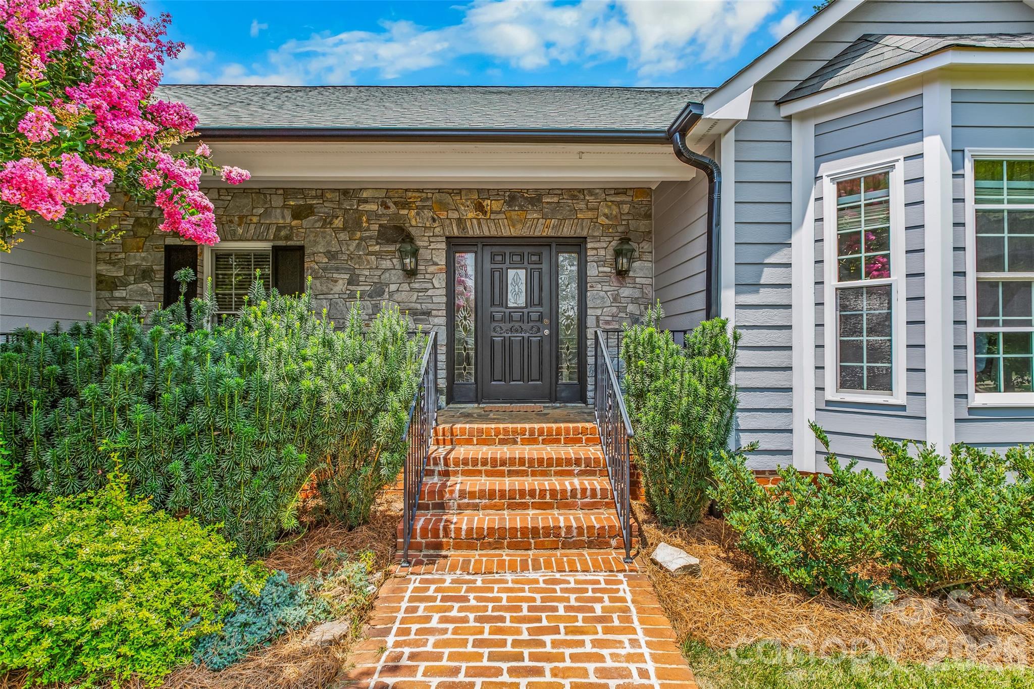 217 Riverwood Drive — Lewisville