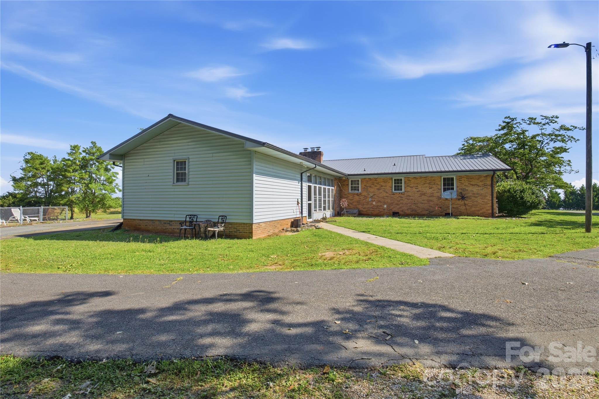 828 Ferry Road — Forest City