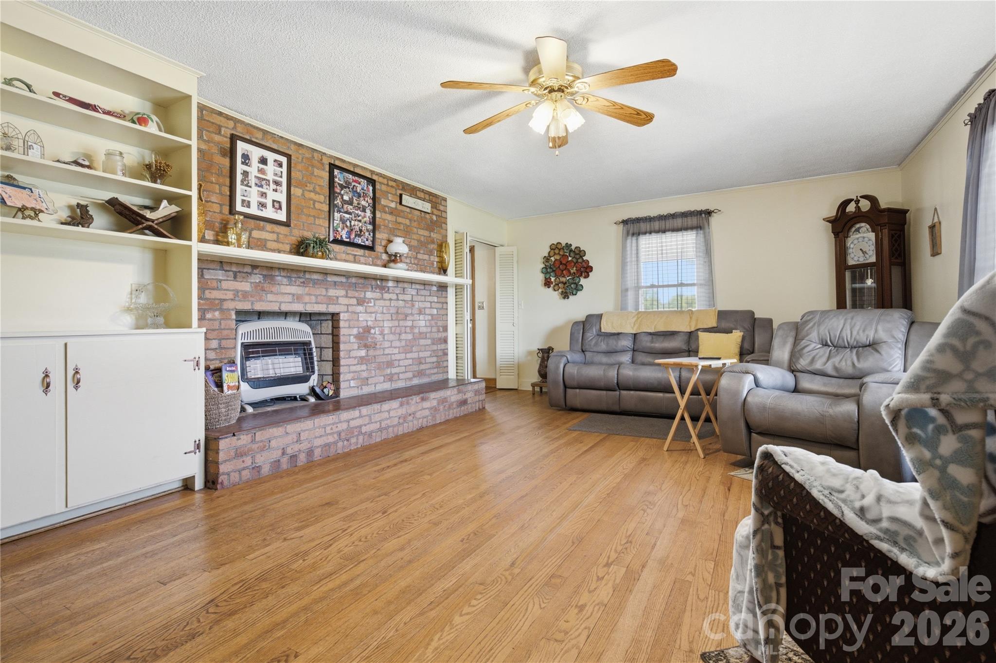 828 Ferry Road — Forest City