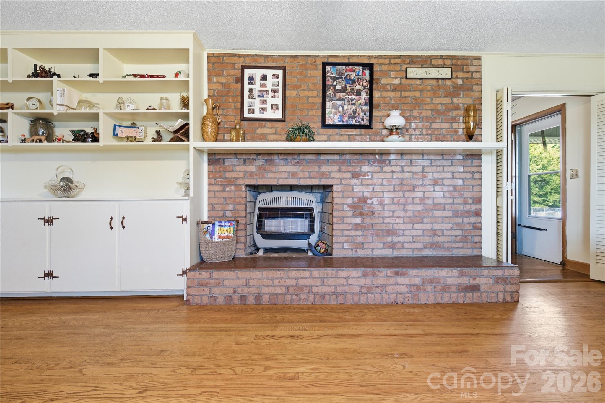 828 Ferry Road — Forest City