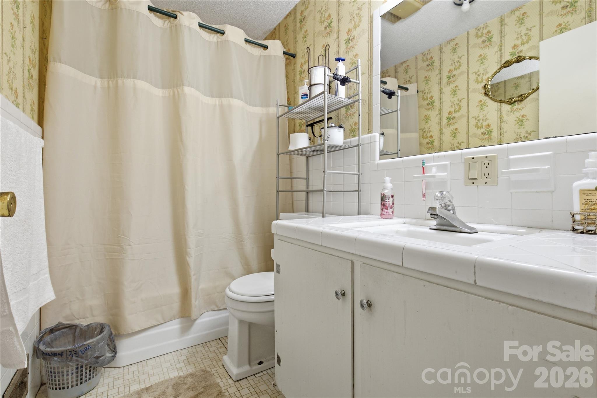 828 Ferry Road — Forest City