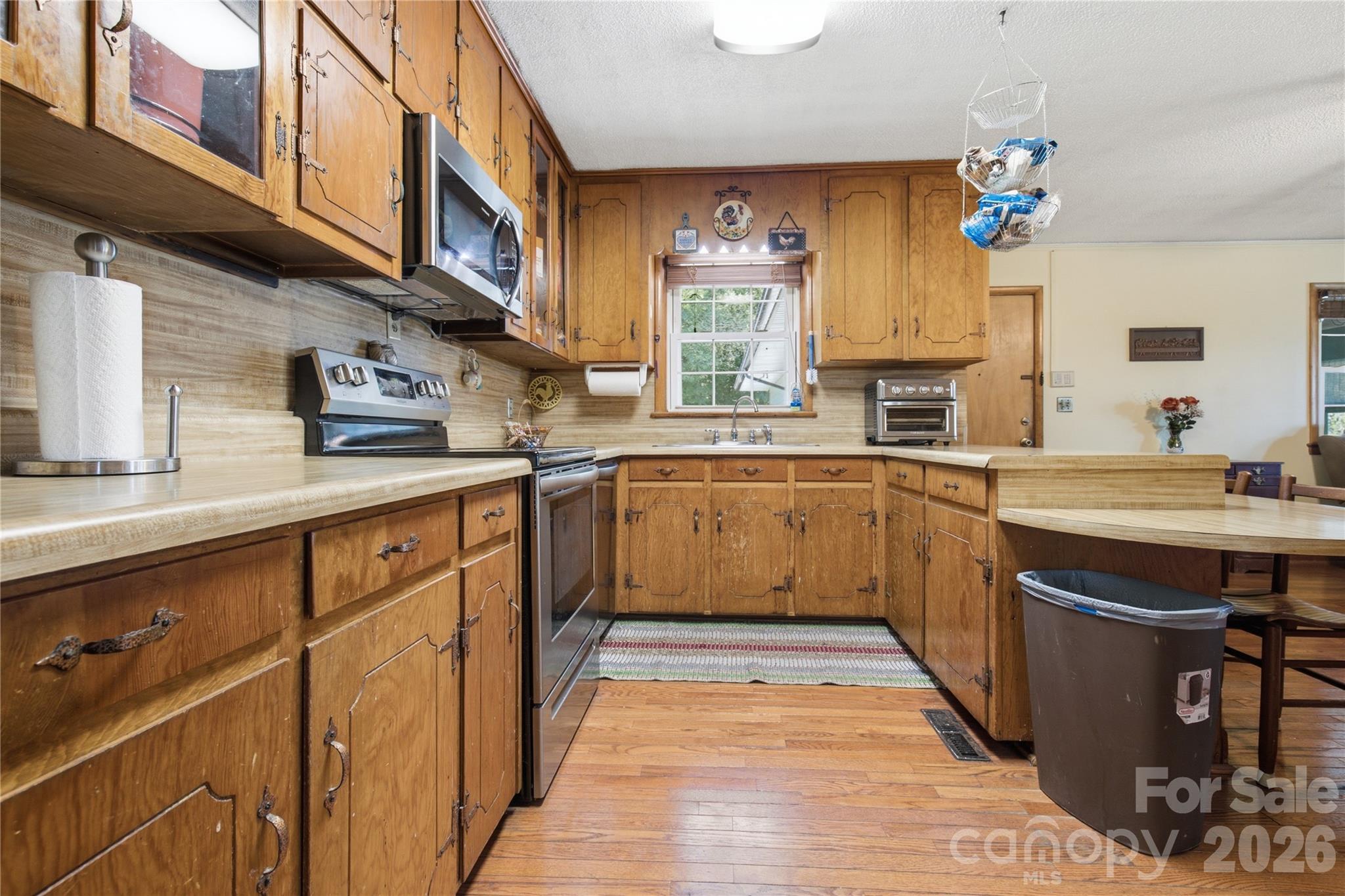 828 Ferry Road — Forest City