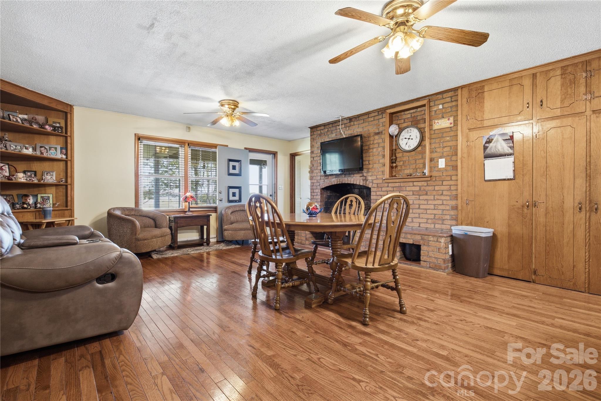 828 Ferry Road — Forest City