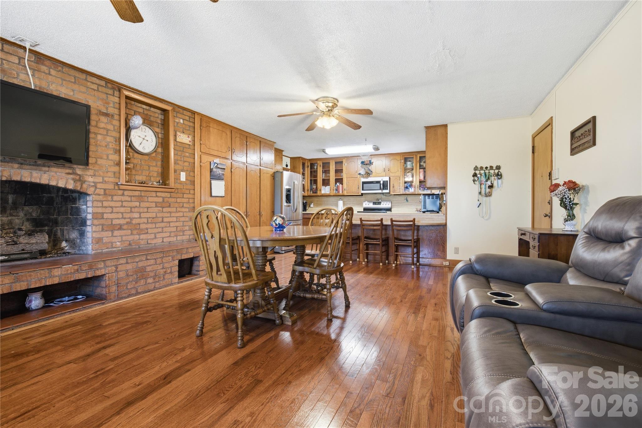 828 Ferry Road — Forest City