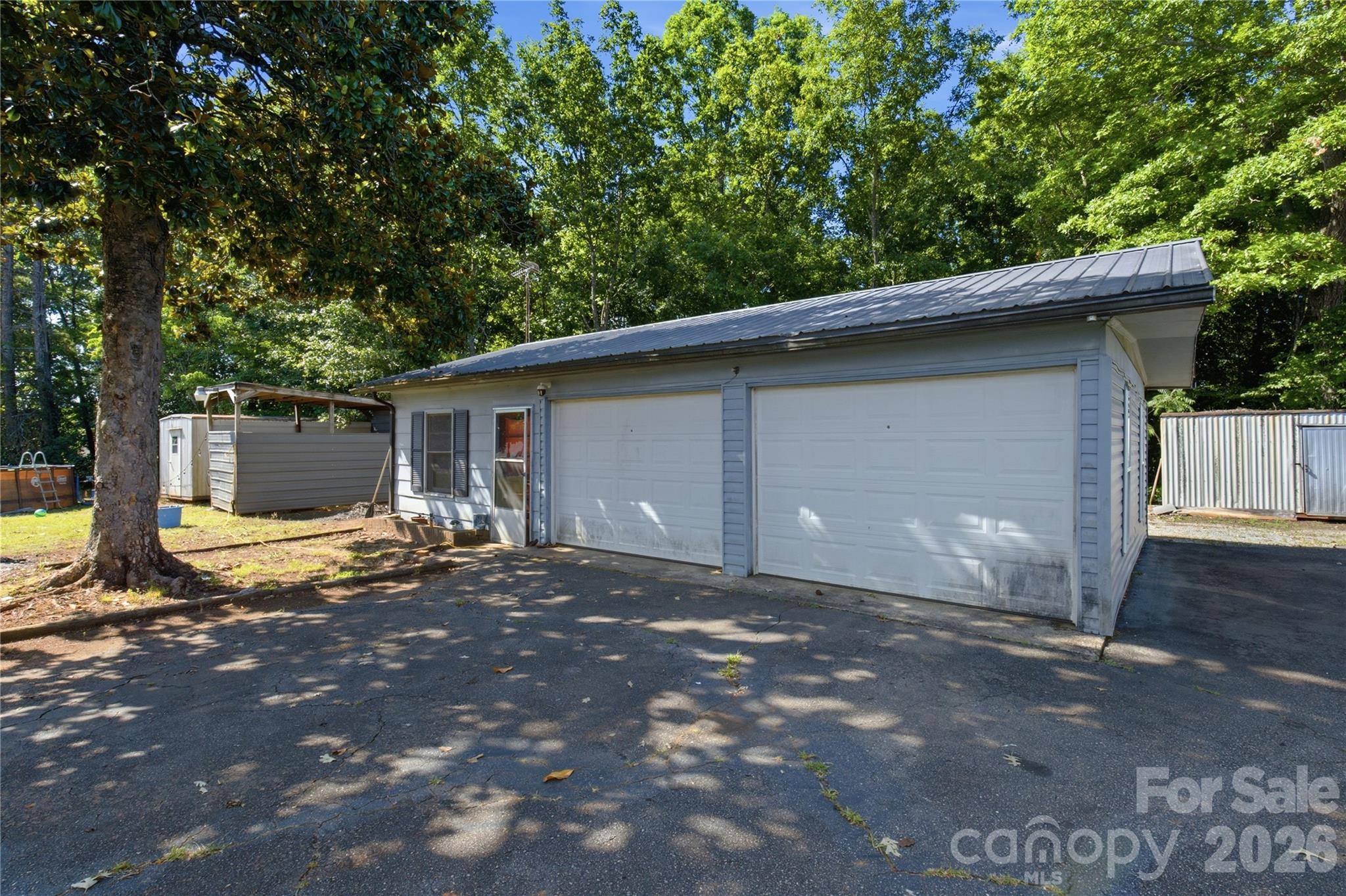 828 Ferry Road — Forest City
