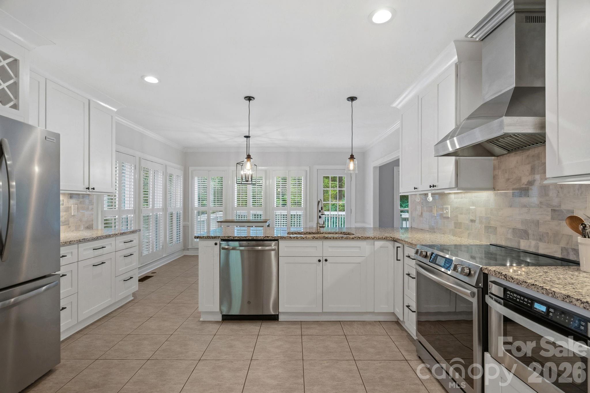 8414 Summerfield Lane — Huntersville