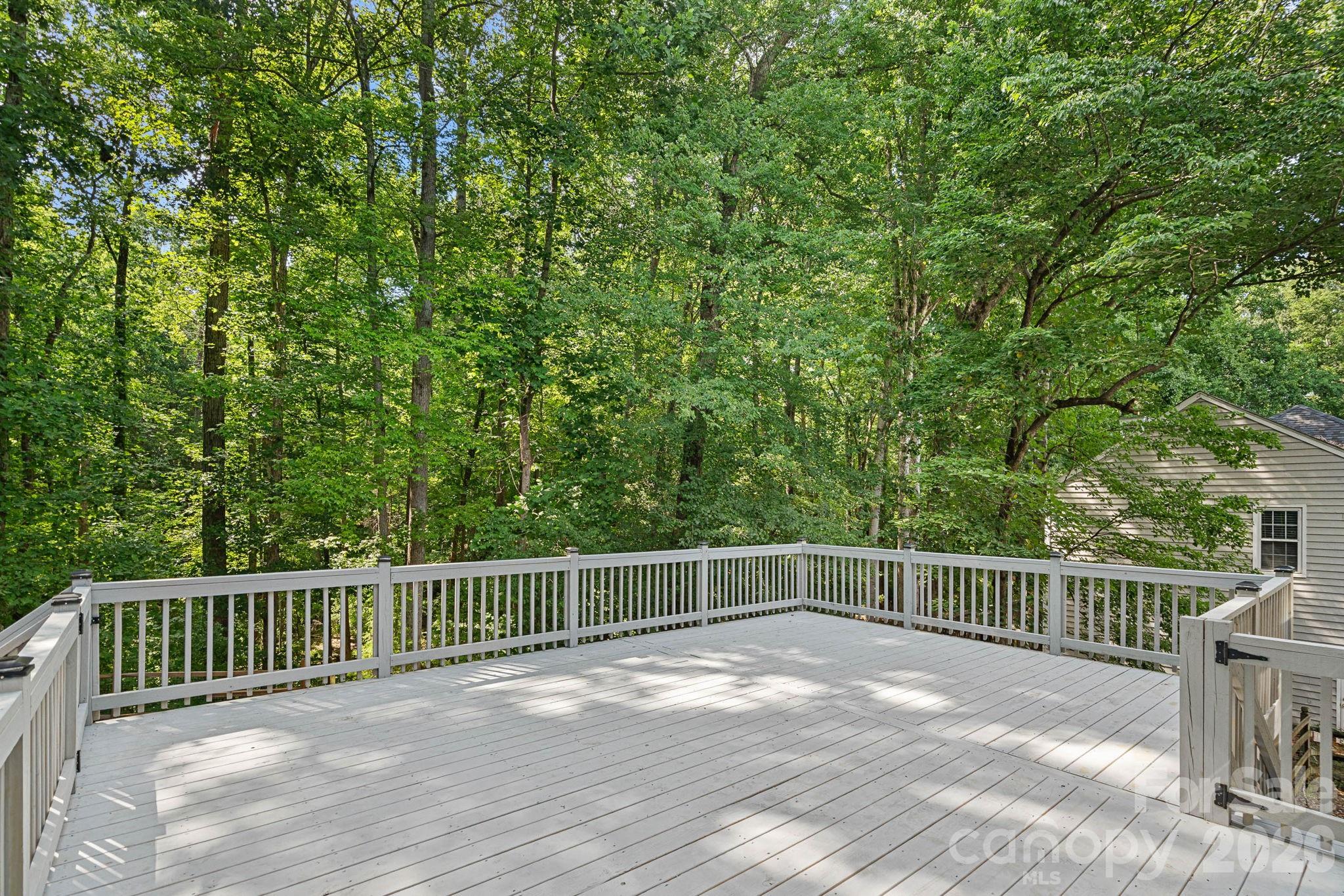 8414 Summerfield Lane — Huntersville