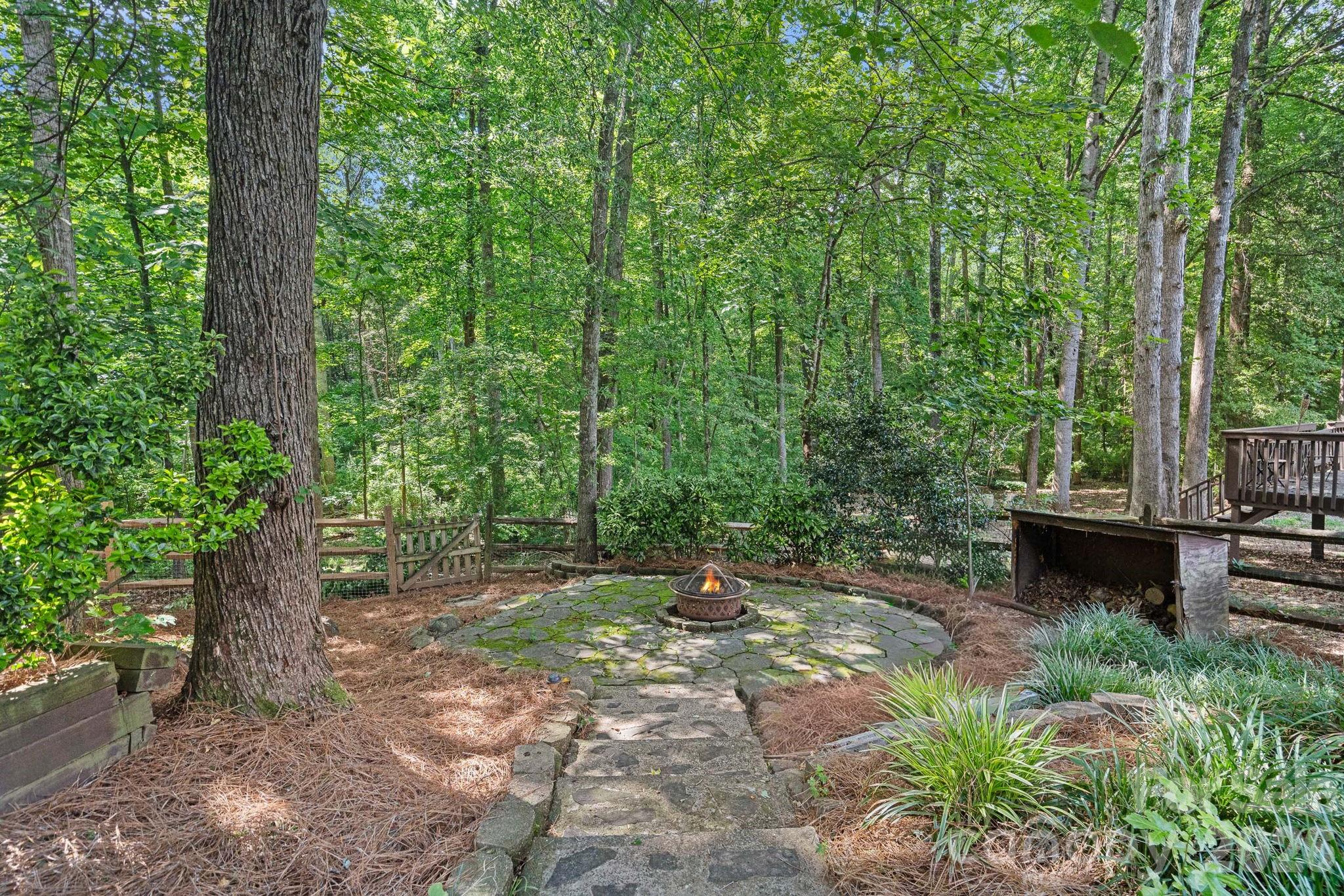 8414 Summerfield Lane — Huntersville
