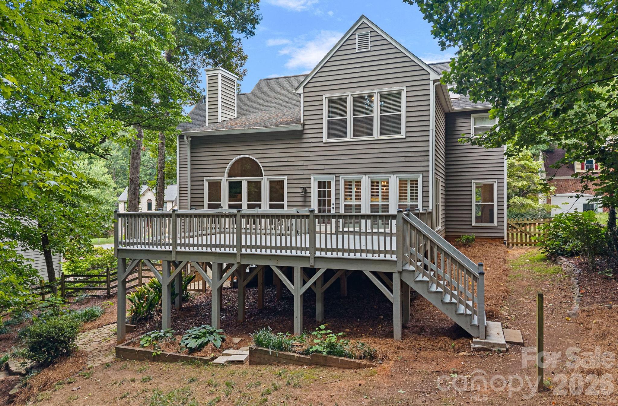 8414 Summerfield Lane — Huntersville