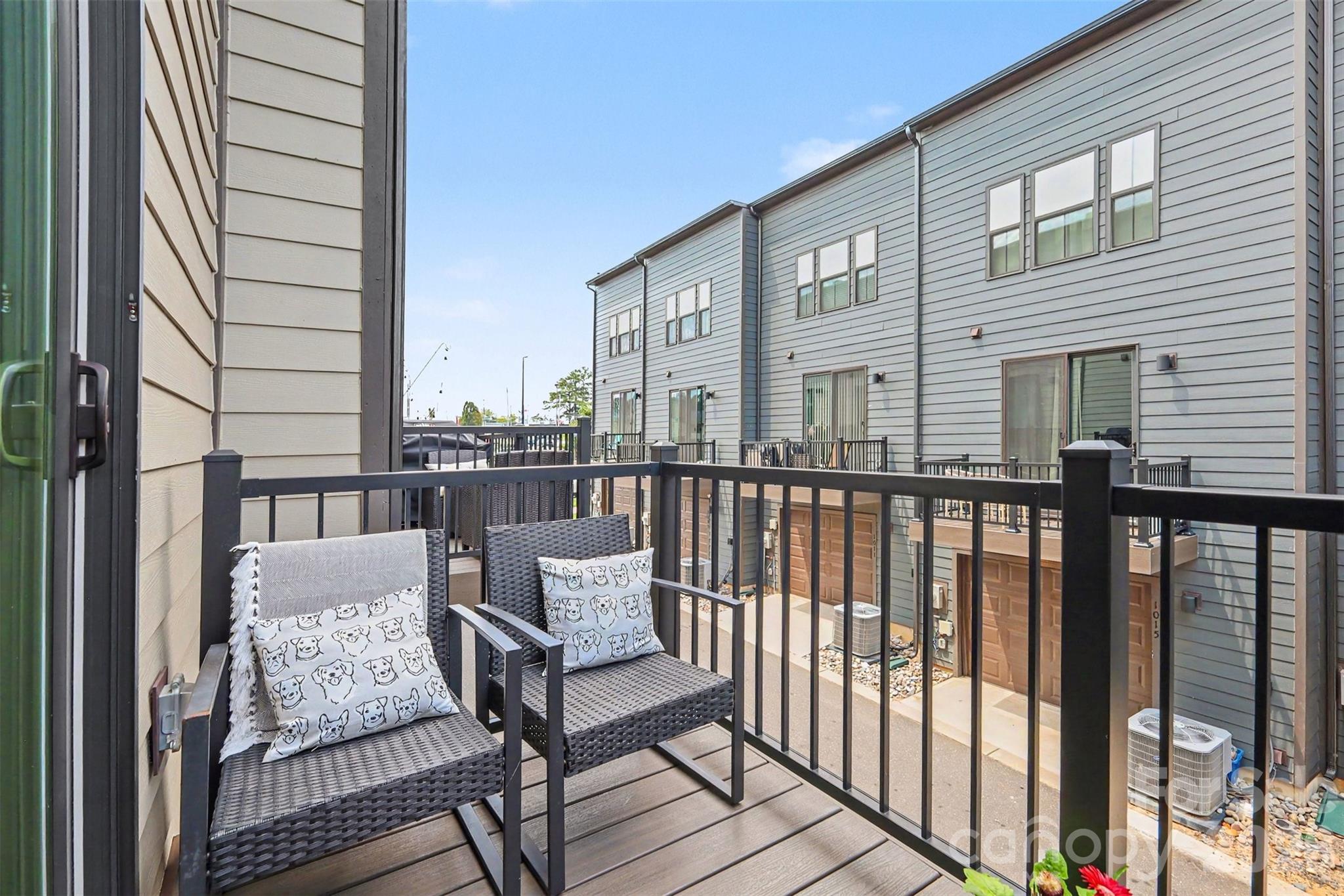 1018 Simcoe Lane — Charlotte