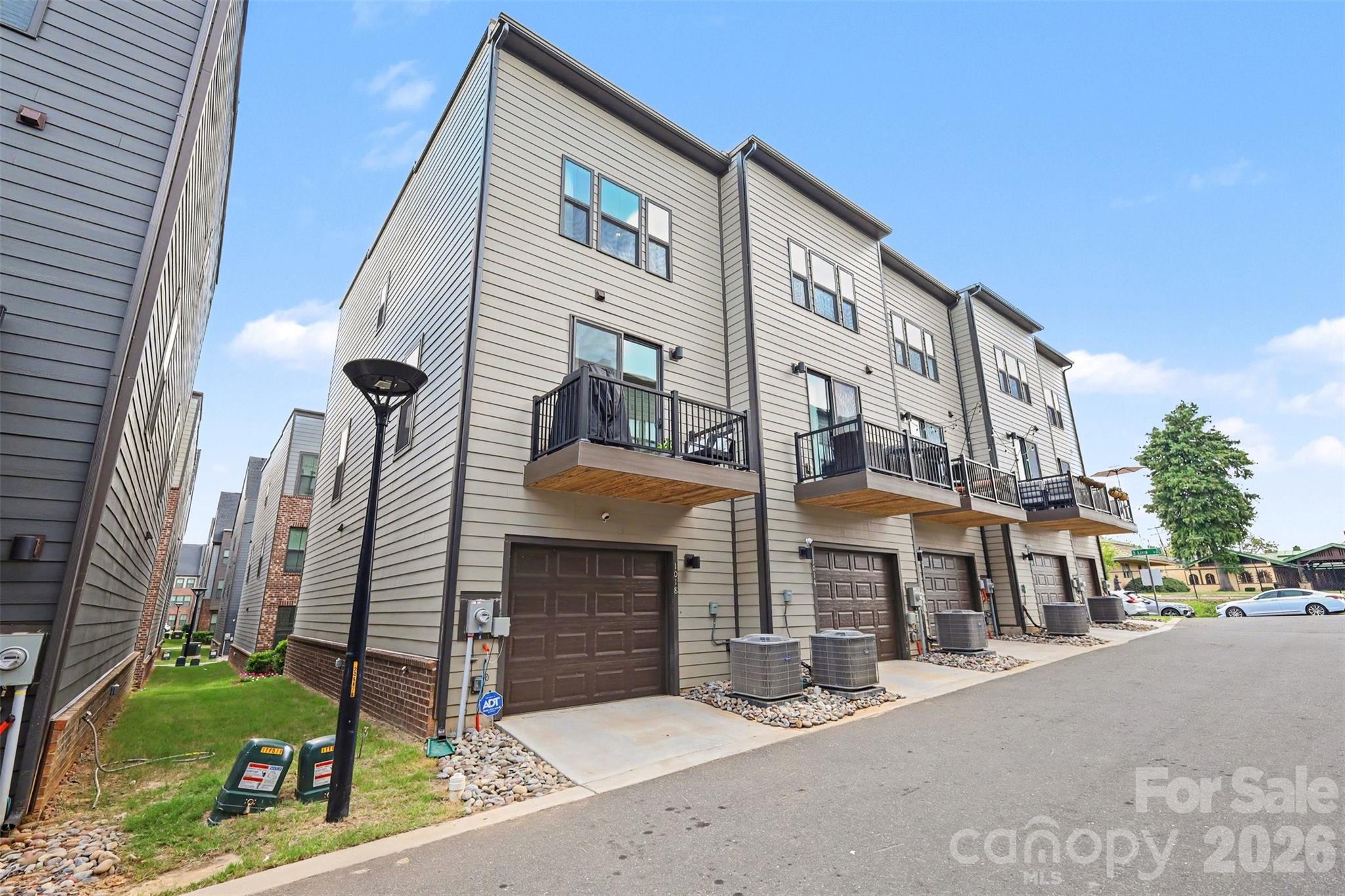 1018 Simcoe Lane — Charlotte