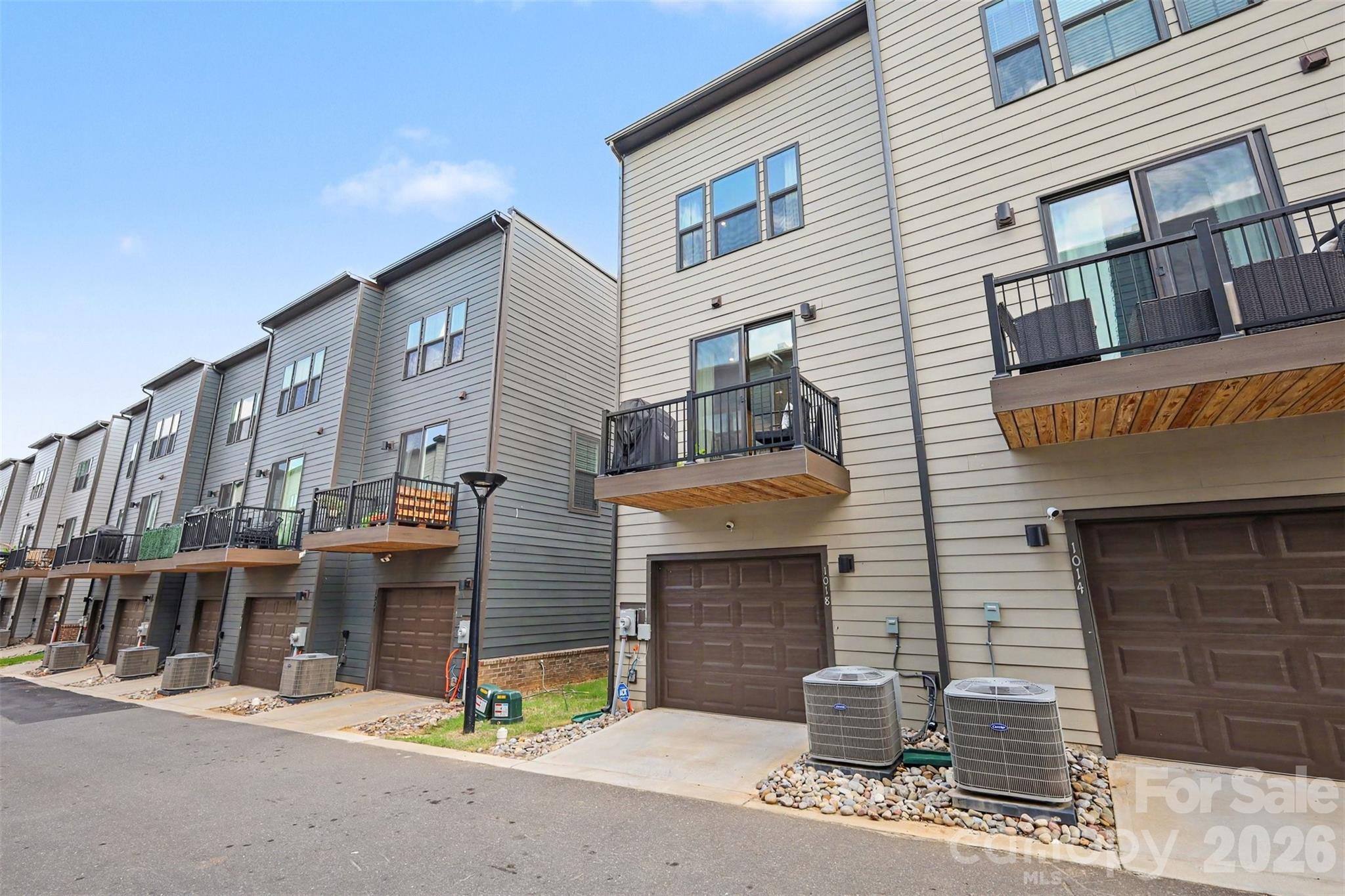 1018 Simcoe Lane — Charlotte