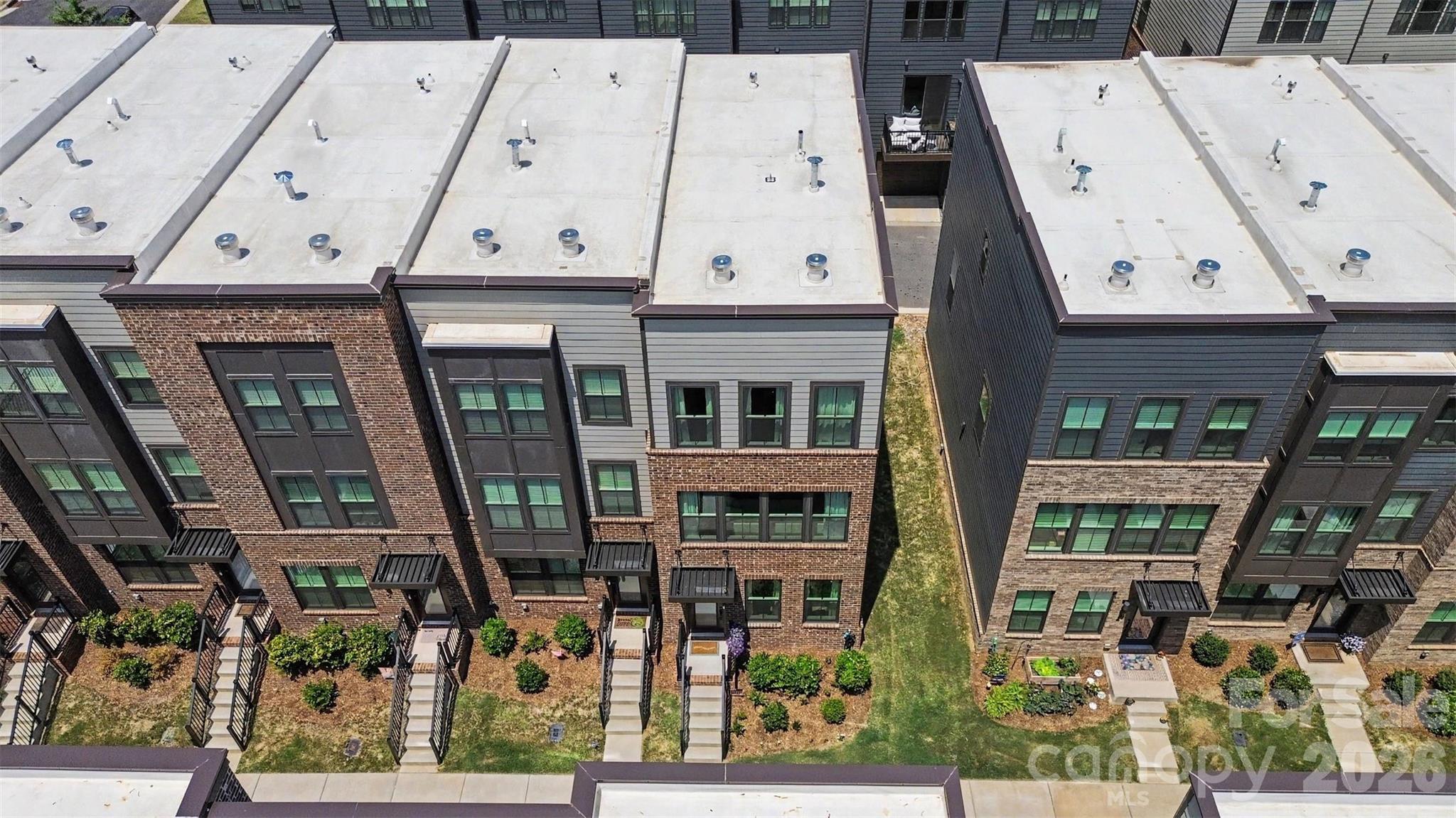 1018 Simcoe Lane — Charlotte