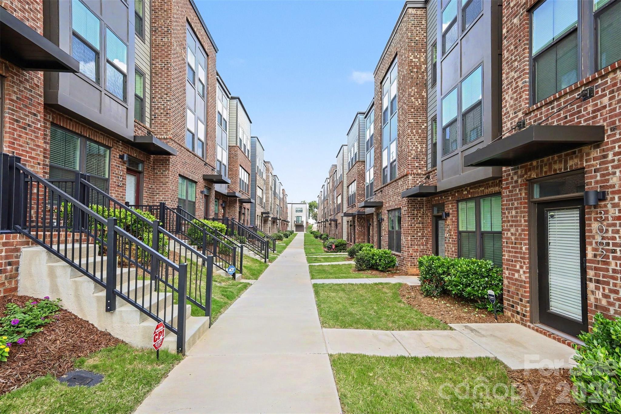 1018 Simcoe Lane — Charlotte