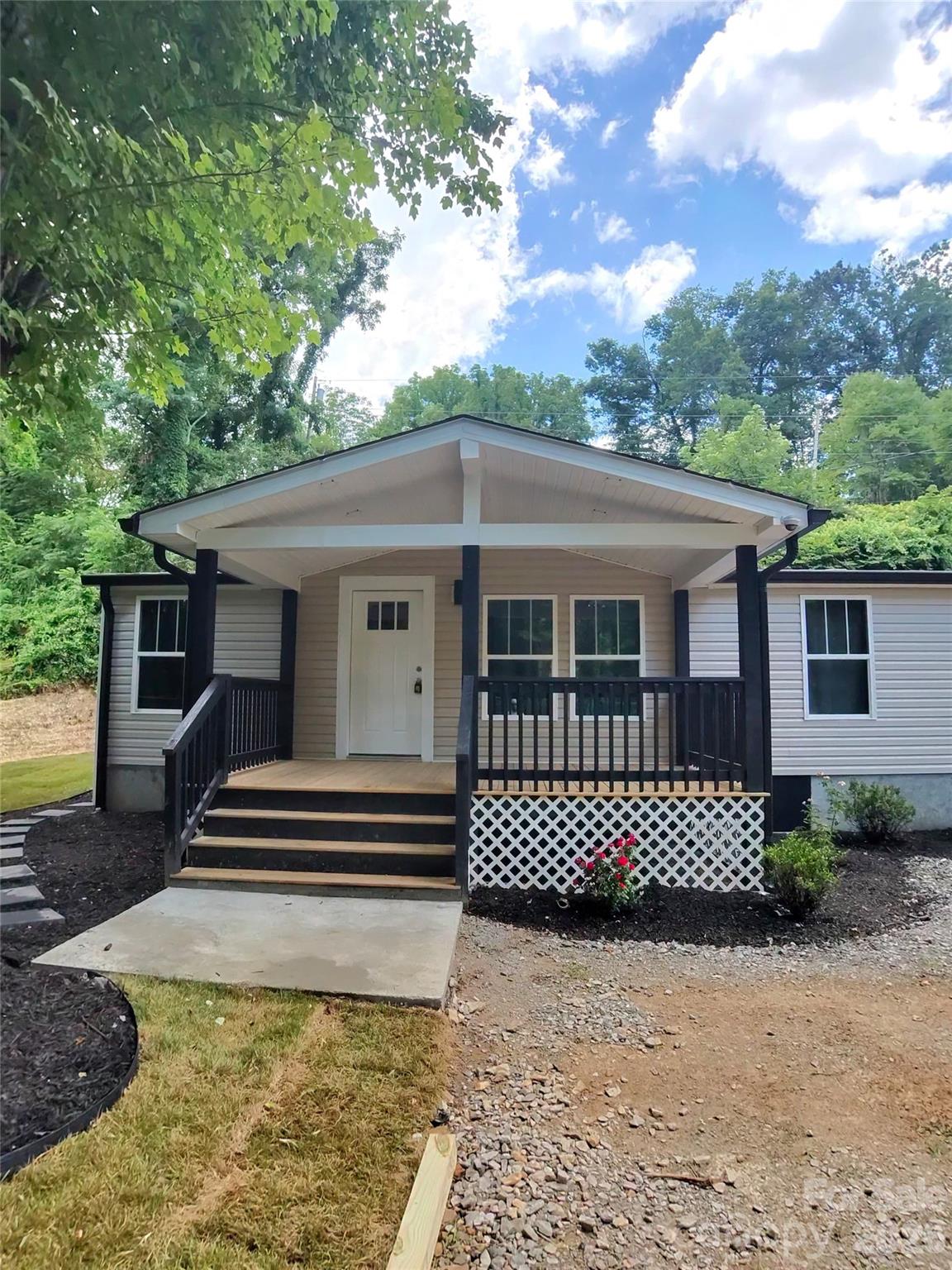 64 P J Drive — Waynesville