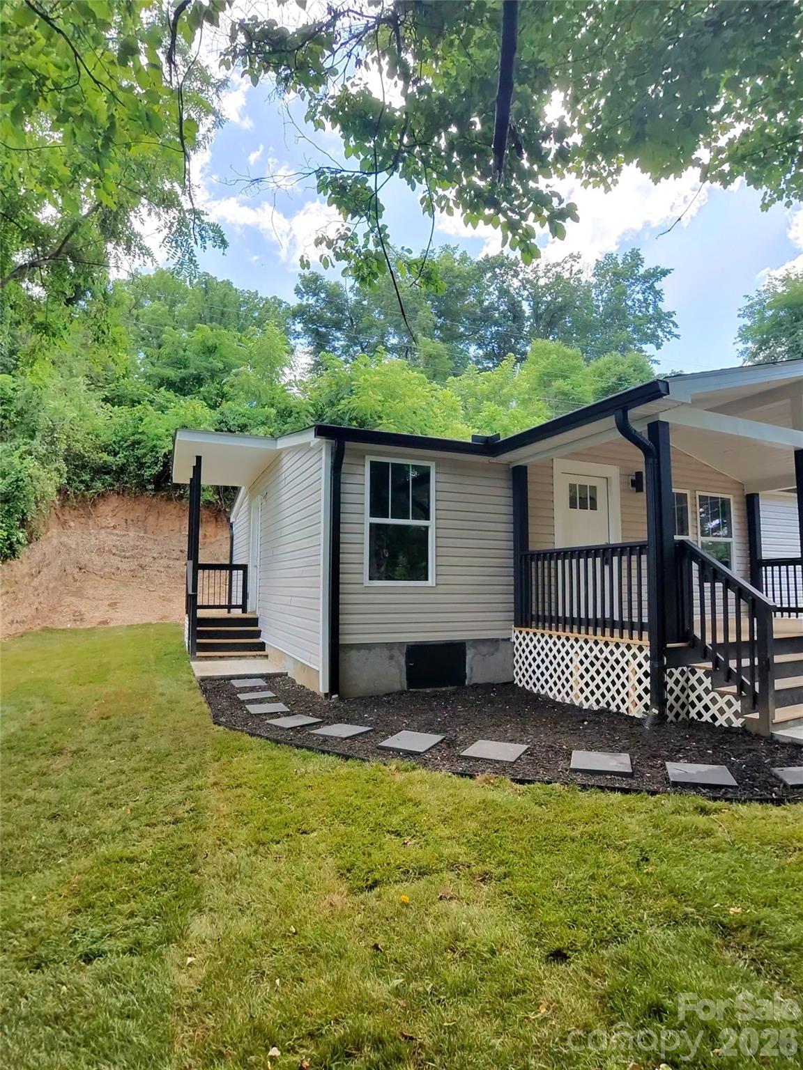 64 P J Drive — Waynesville