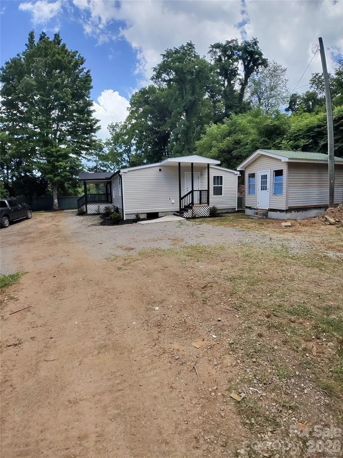 64 P J Drive — Waynesville
