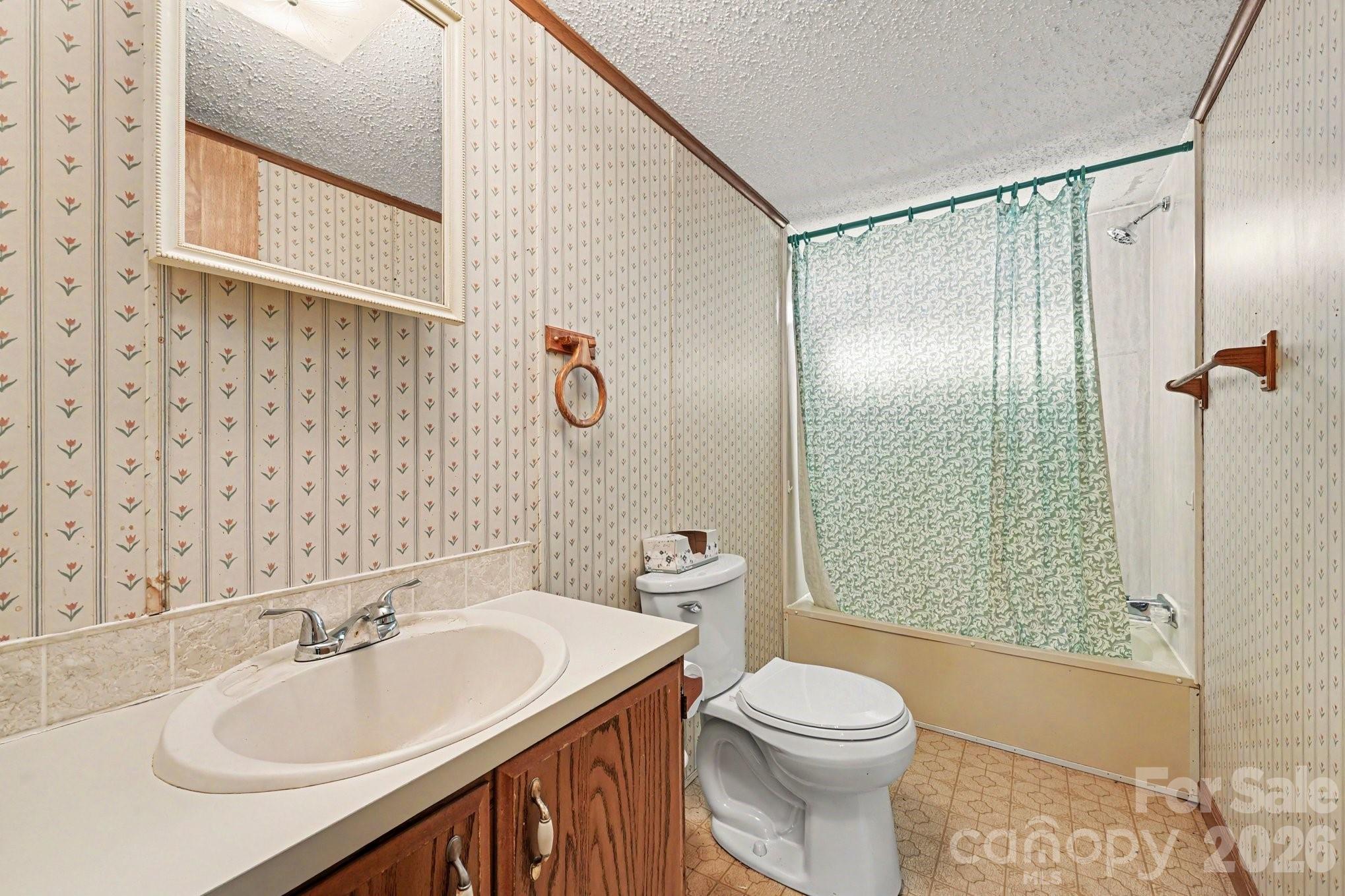 812 N Forest Hills School Road — Marshville
